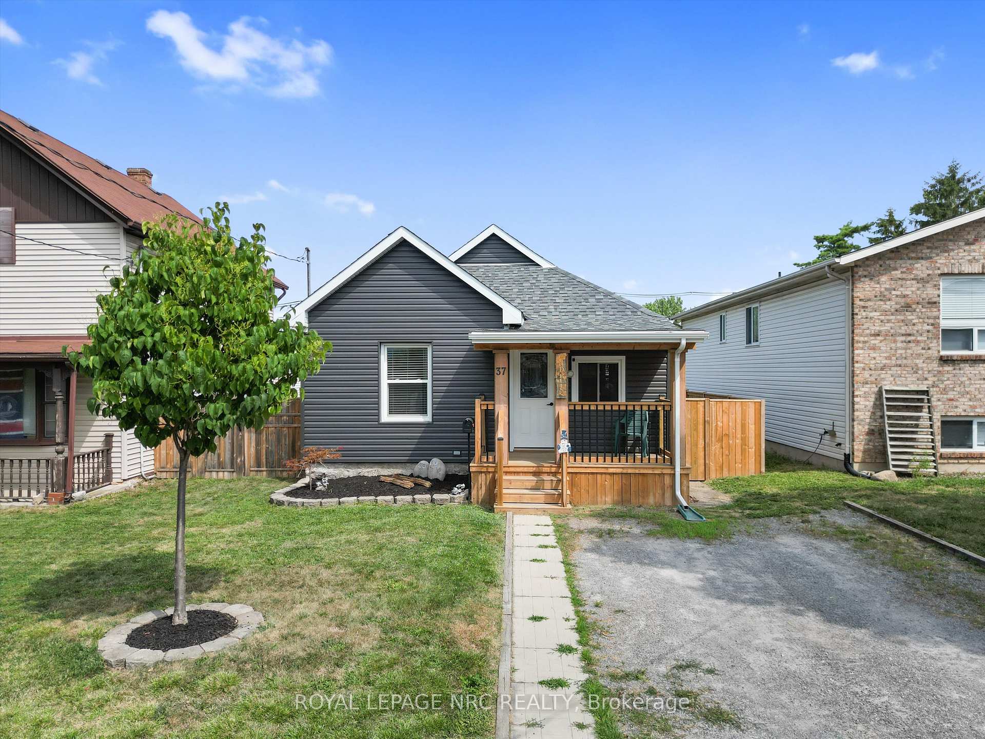 Photo 32 of 37 Almond Street, St. Catharines, Secord Woods — HOMEH