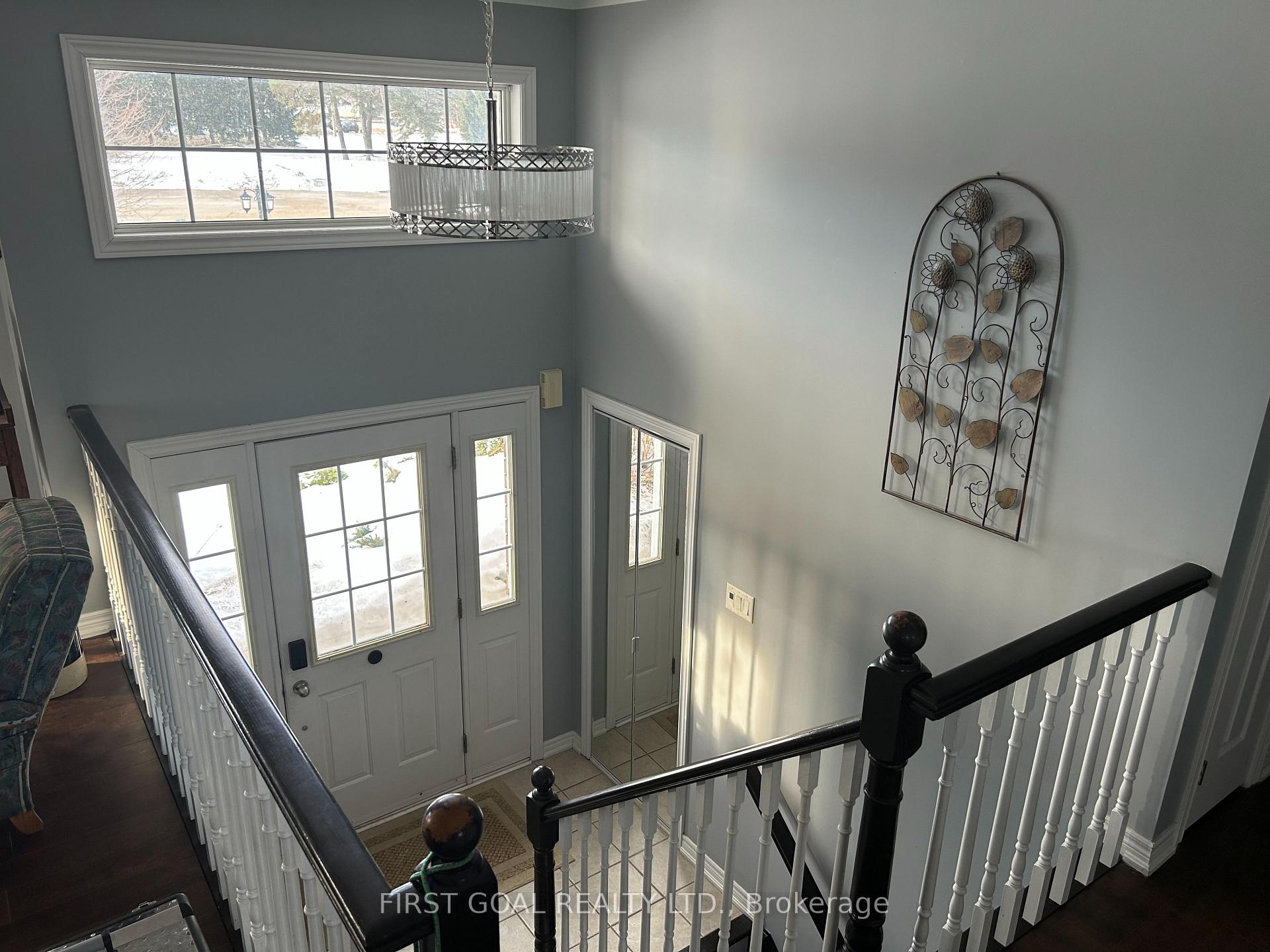 Photo 2 of 4 Mcdougall Court, Springwater, Minesing — HOMEH