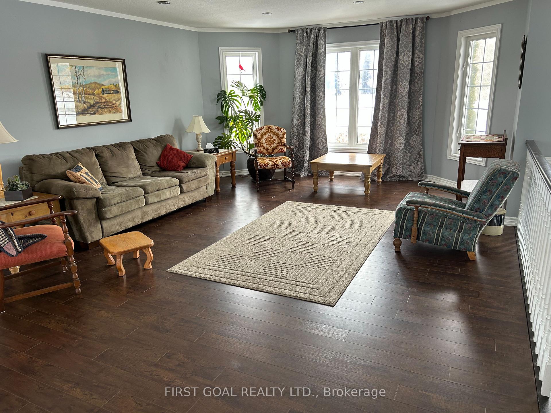 Photo 3 of 4 Mcdougall Court, Springwater, Minesing — HOMEH