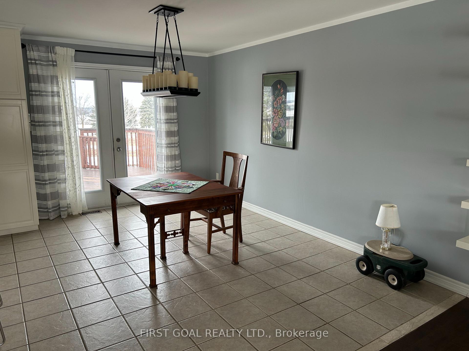 Photo 6 of 4 Mcdougall Court, Springwater, Minesing — HOMEH