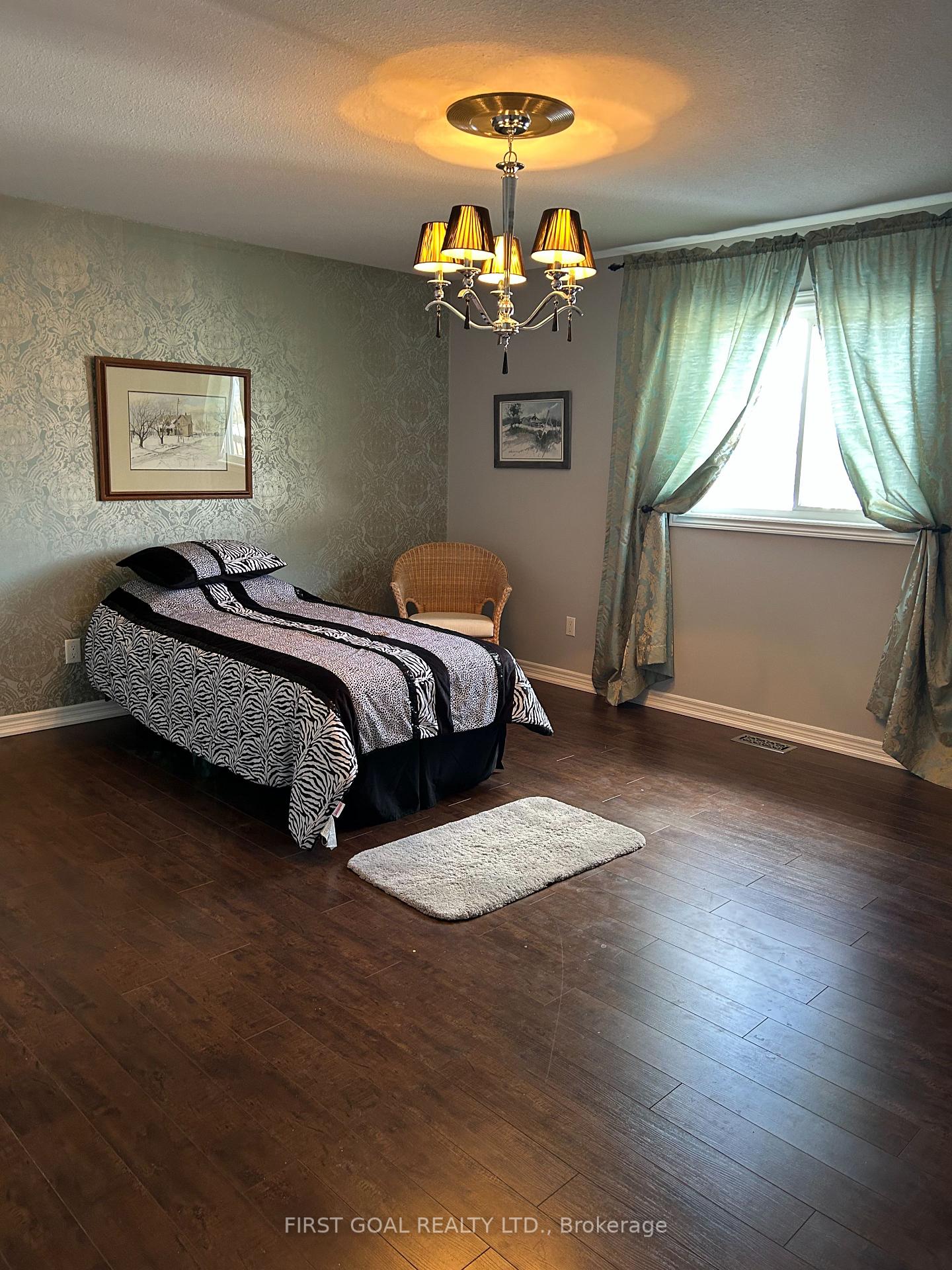 Photo 10 of 4 Mcdougall Court, Springwater, Minesing — HOMEH