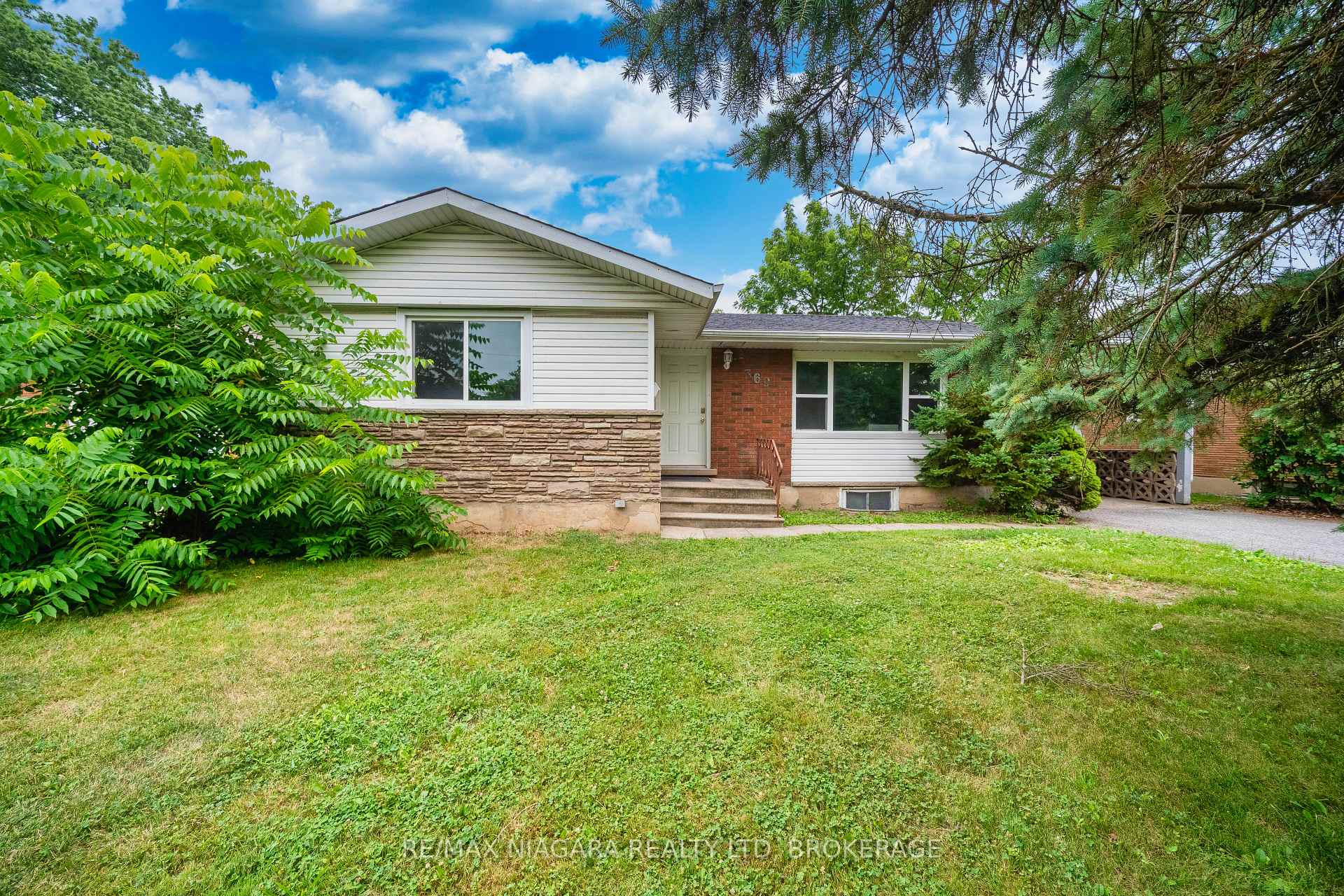 Photo 2 of 369 Glenridge Avenue, St. Catharines, Glendale/Glenridge — HOMEH