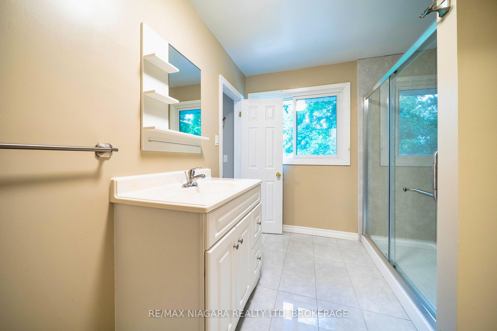 Photo 19 of 369 Glenridge Avenue, St. Catharines, Glendale/Glenridge — HOMEH