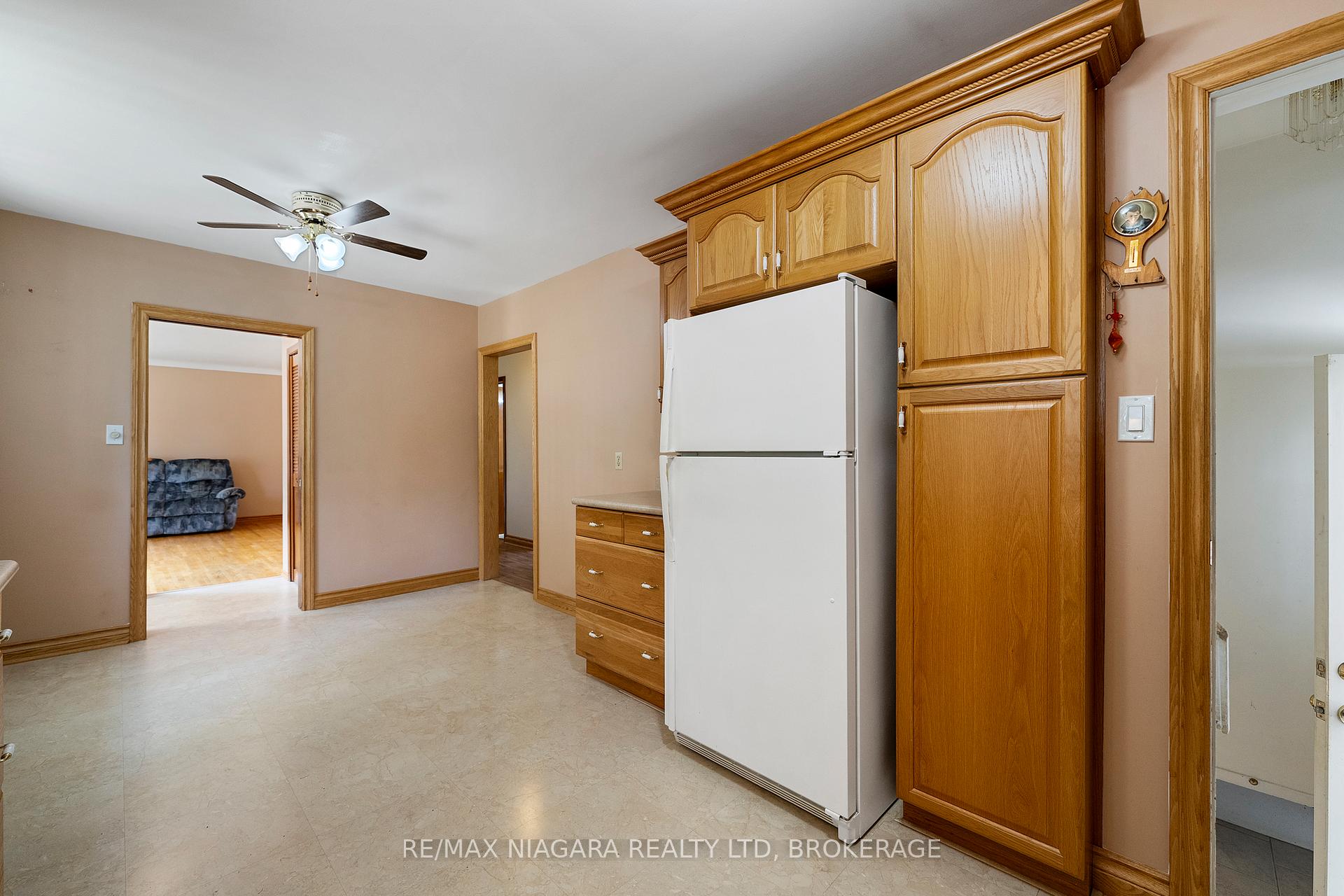 Photo 7 of 63 Trelawne Drive, St. Catharines, Vine/Linwell — HOMEH