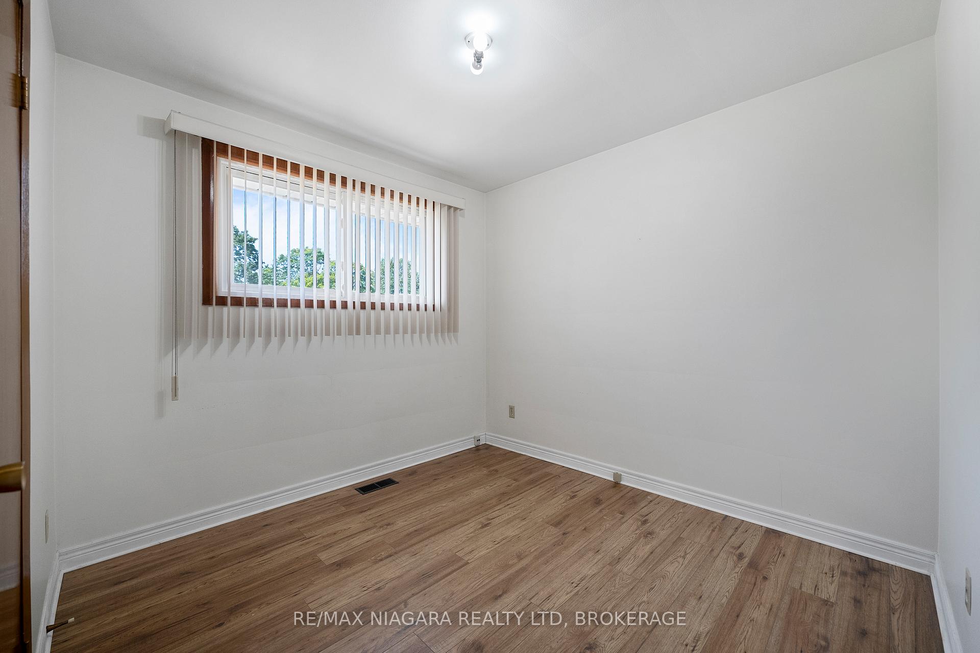 Photo 8 of 63 Trelawne Drive, St. Catharines, Vine/Linwell — HOMEH