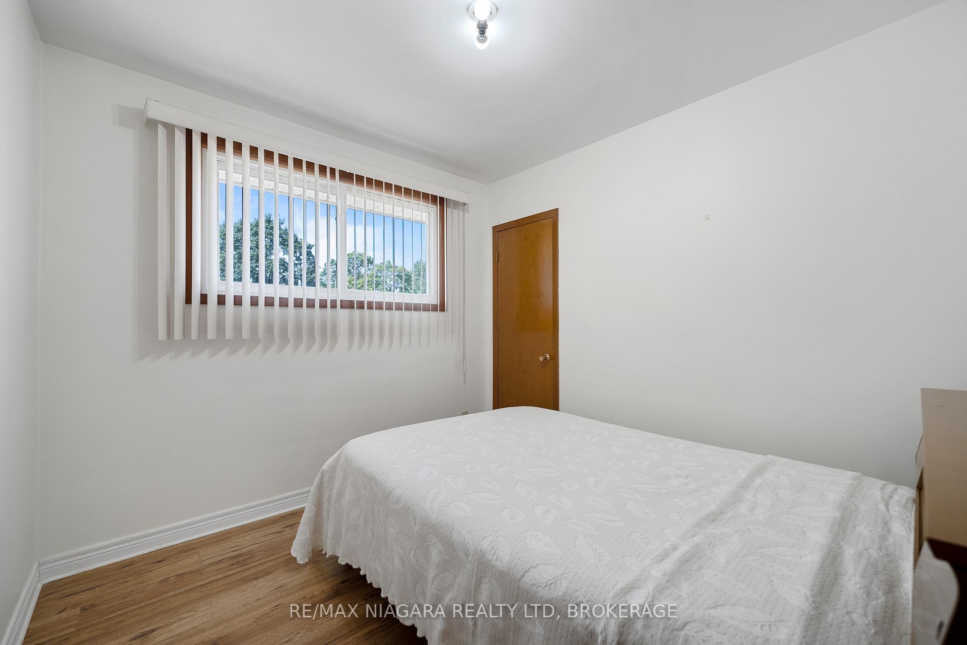 Photo 12 of 63 Trelawne Drive, St. Catharines, Vine/Linwell — HOMEH