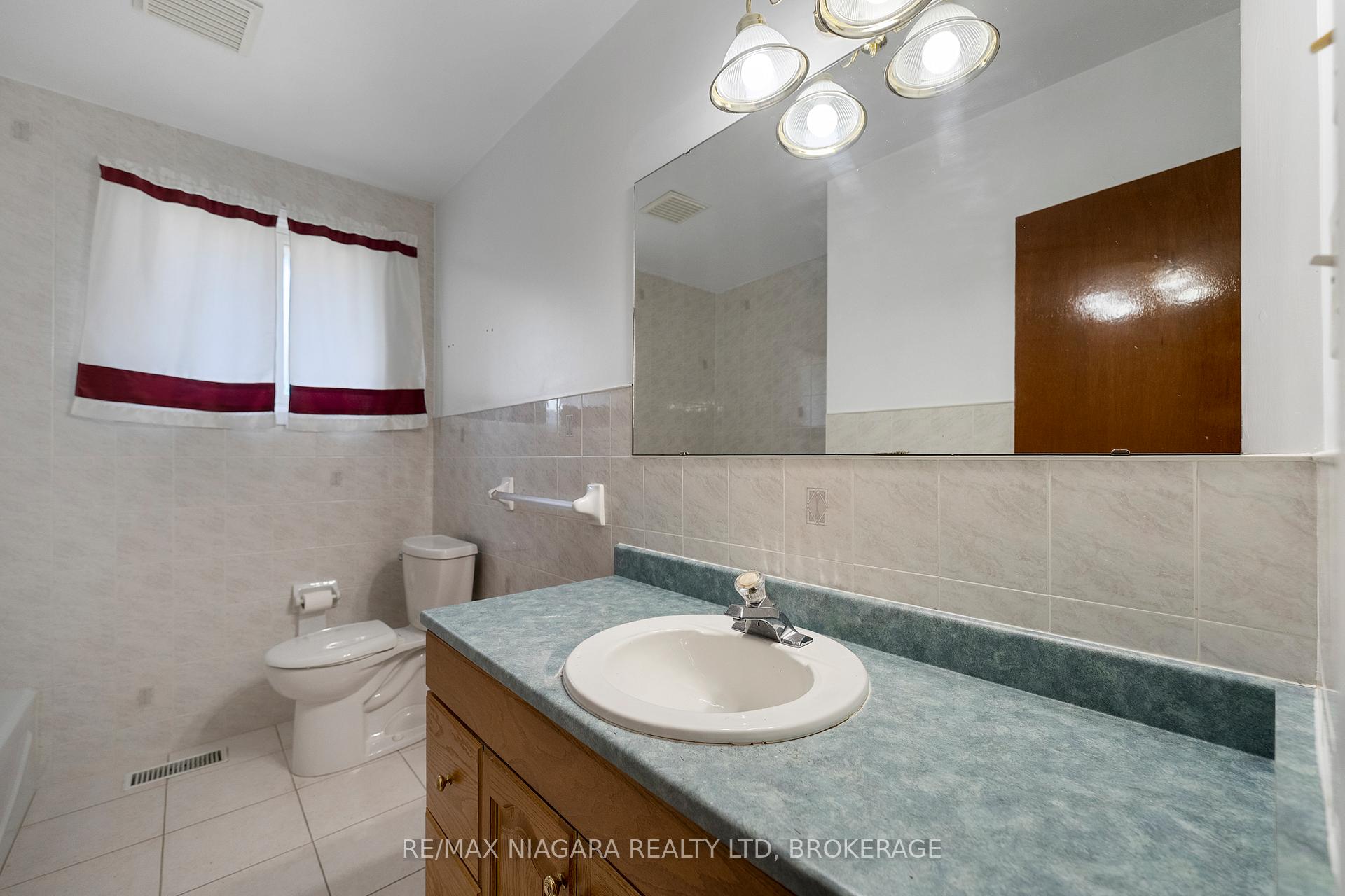 Photo 15 of 63 Trelawne Drive, St. Catharines, Vine/Linwell — HOMEH