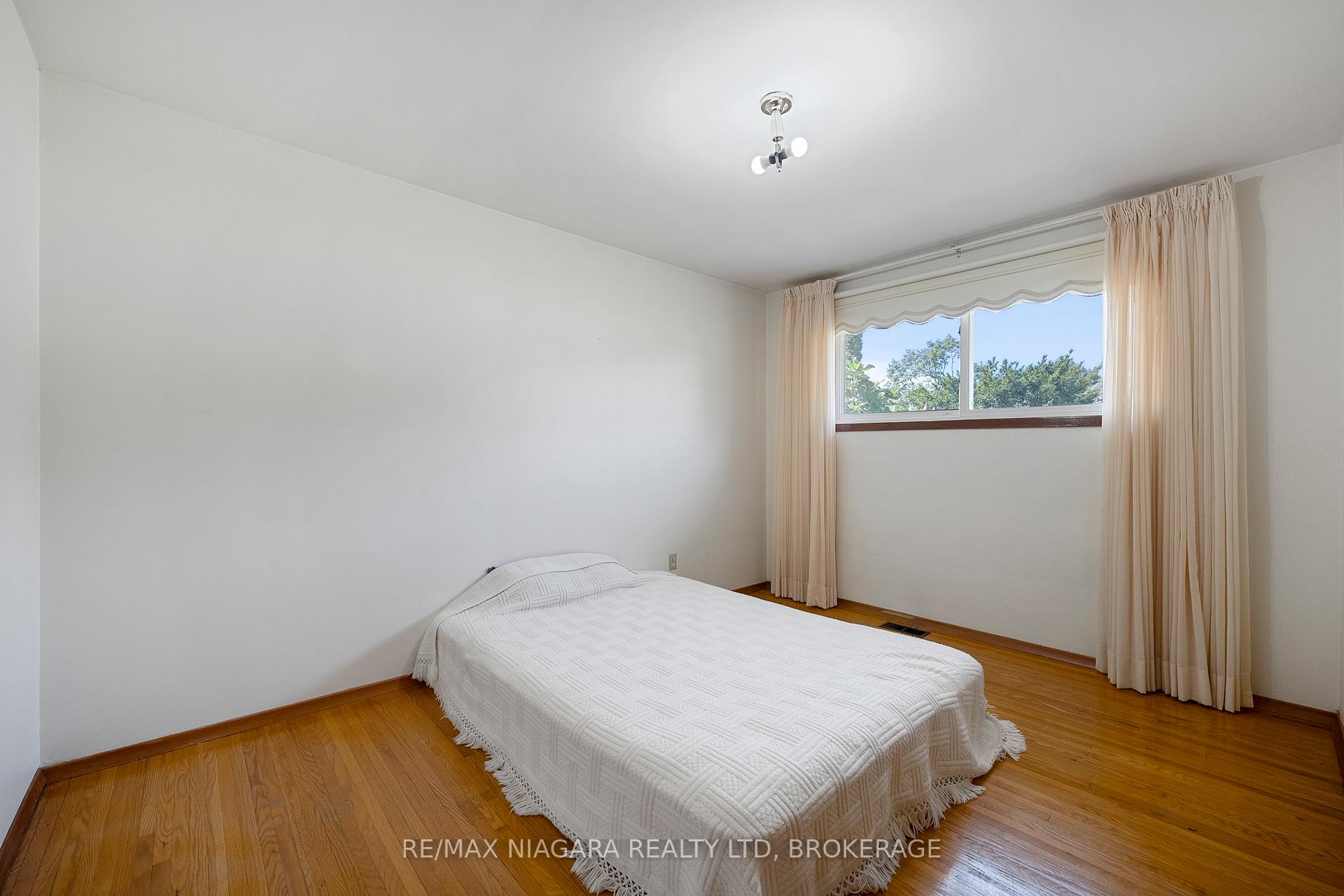 Photo 16 of 63 Trelawne Drive, St. Catharines, Vine/Linwell — HOMEH