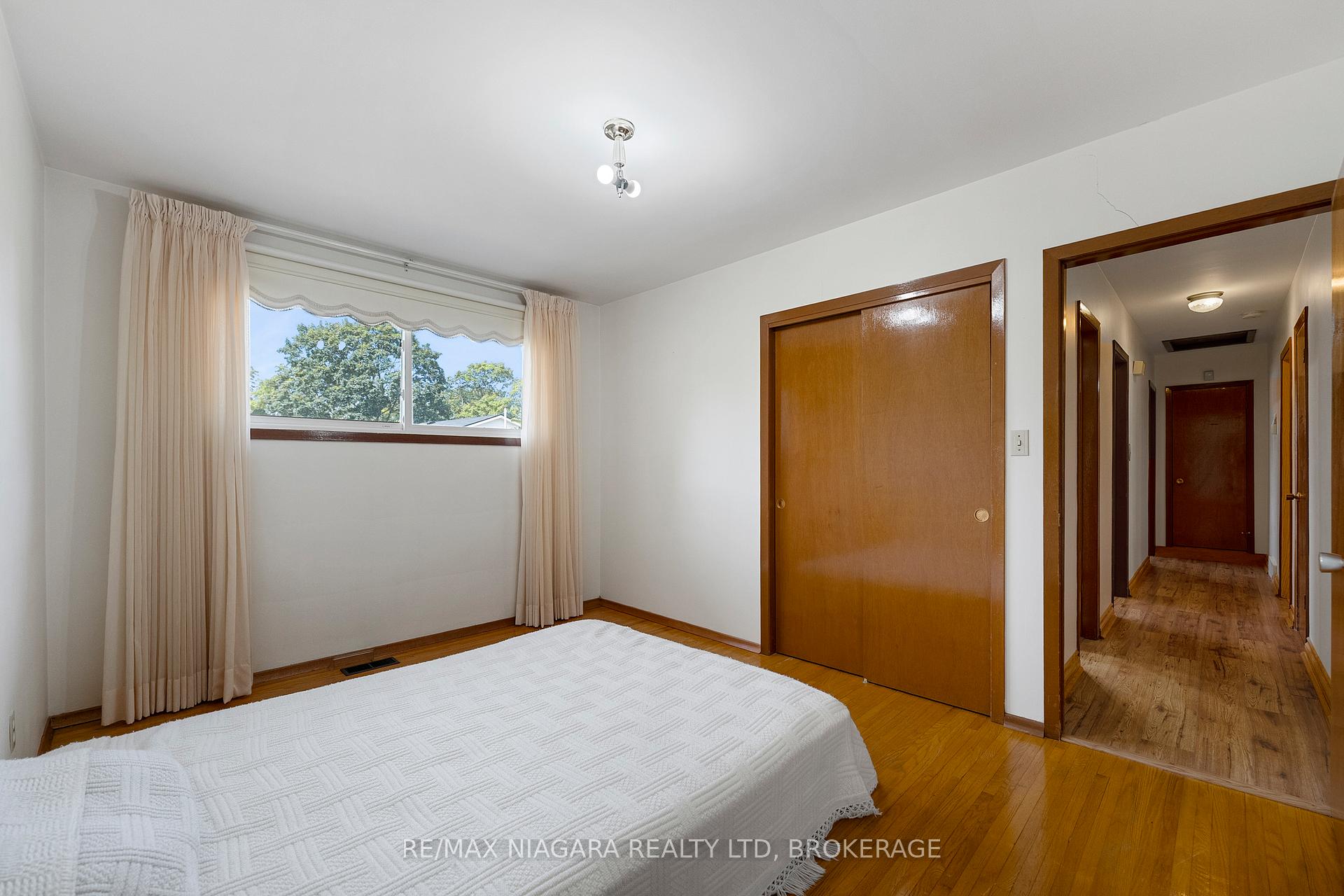 Photo 17 of 63 Trelawne Drive, St. Catharines, Vine/Linwell — HOMEH