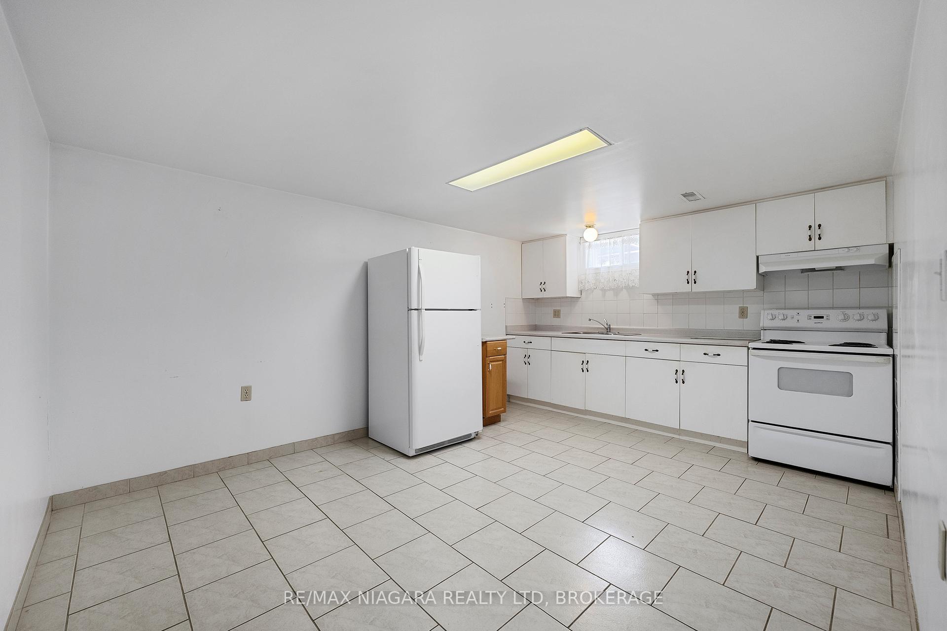 Photo 21 of 63 Trelawne Drive, St. Catharines, Vine/Linwell — HOMEH