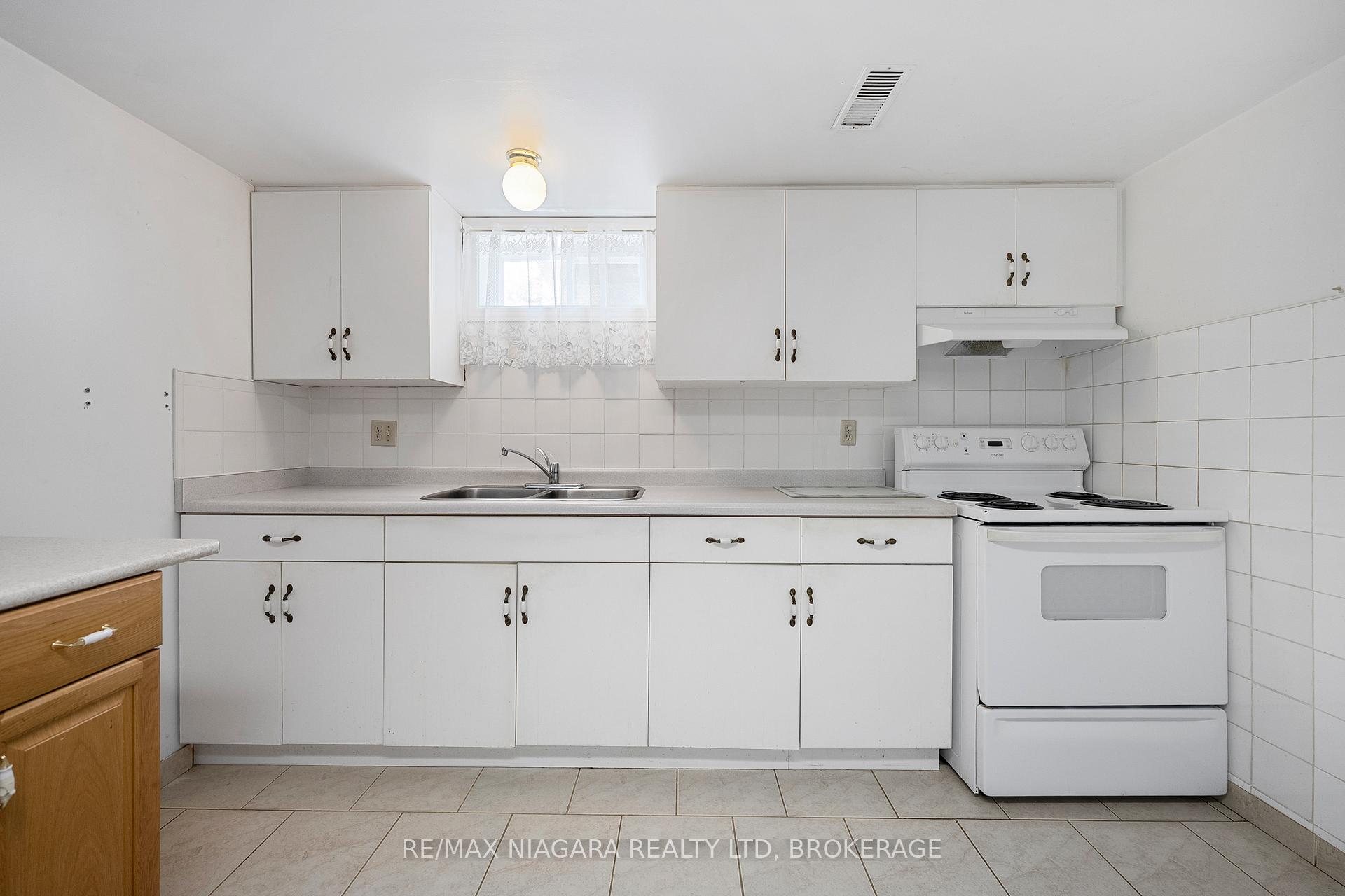 Photo 23 of 63 Trelawne Drive, St. Catharines, Vine/Linwell — HOMEH