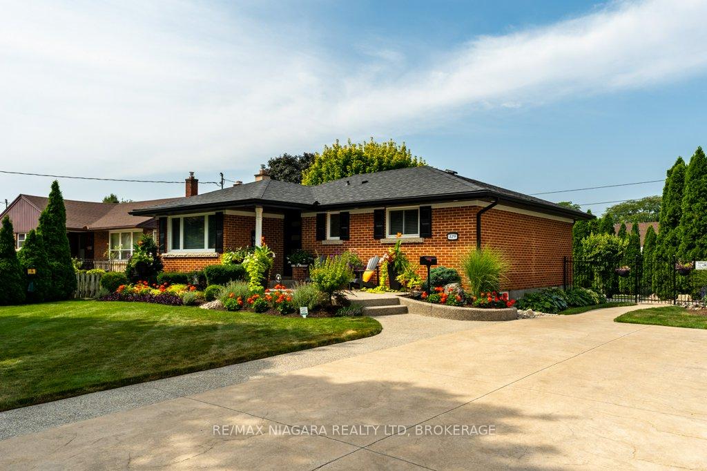 Photo 2 of 429 Grantham Avenue, St. Catharines, Vine/Linwell — HOMEH