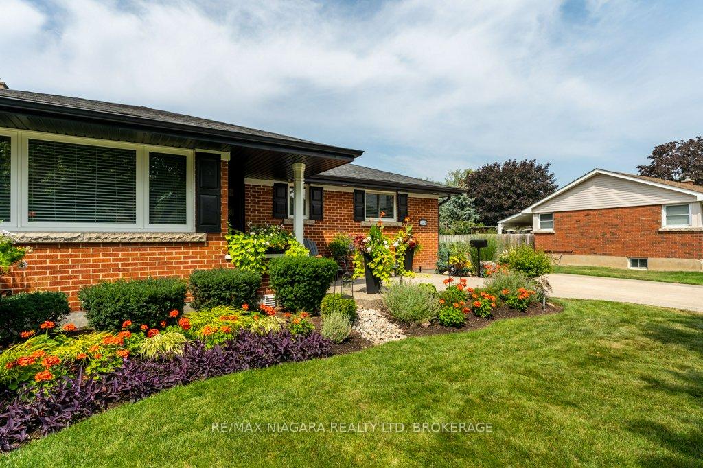 Photo 5 of 429 Grantham Avenue, St. Catharines, Vine/Linwell — HOMEH