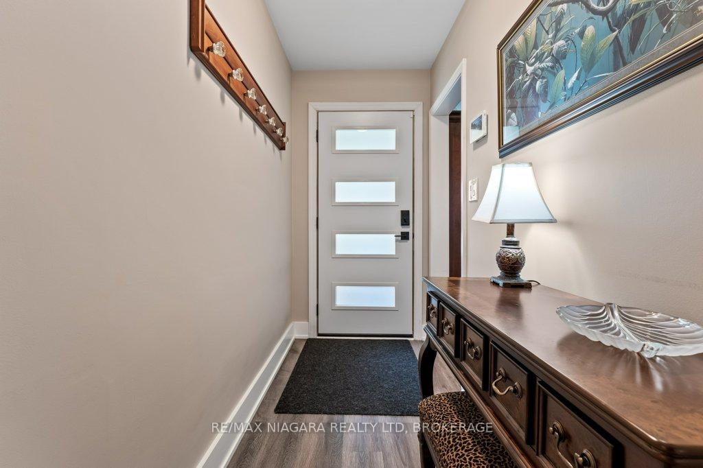 Photo 6 of 429 Grantham Avenue, St. Catharines, Vine/Linwell — HOMEH