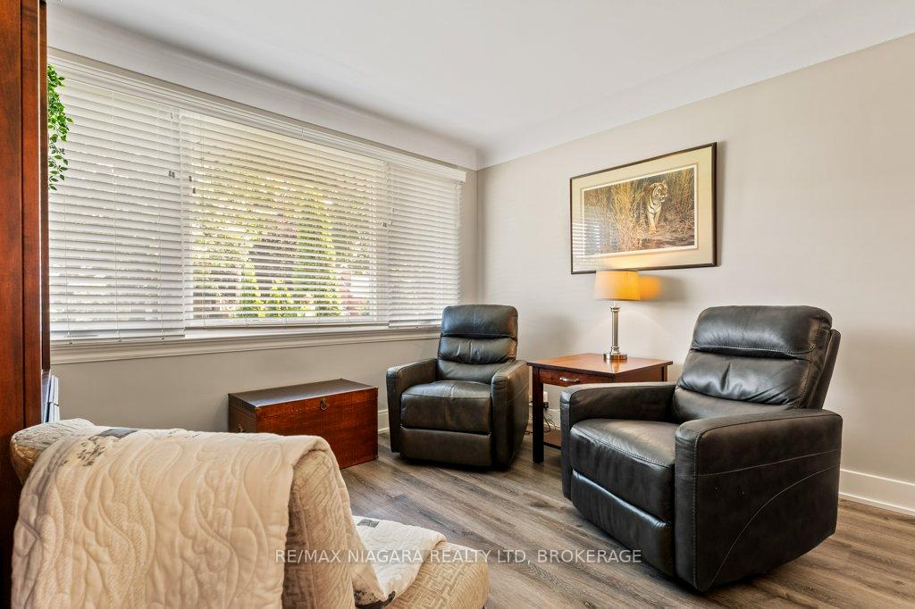 Photo 7 of 429 Grantham Avenue, St. Catharines, Vine/Linwell — HOMEH