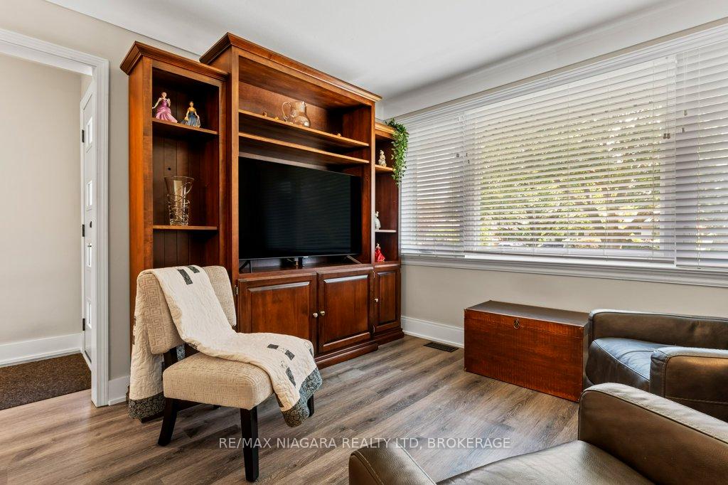 Photo 8 of 429 Grantham Avenue, St. Catharines, Vine/Linwell — HOMEH