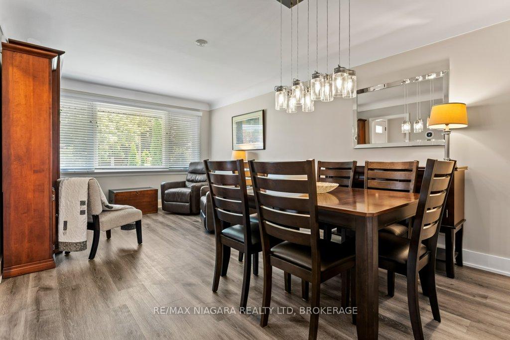 Photo 10 of 429 Grantham Avenue, St. Catharines, Vine/Linwell — HOMEH