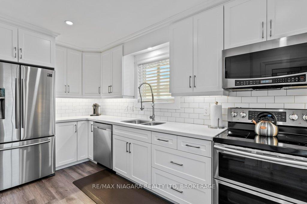 Photo 13 of 429 Grantham Avenue, St. Catharines, Vine/Linwell — HOMEH