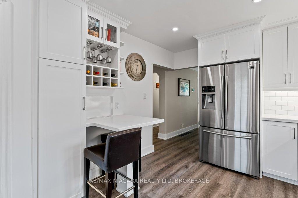 Photo 15 of 429 Grantham Avenue, St. Catharines, Vine/Linwell — HOMEH