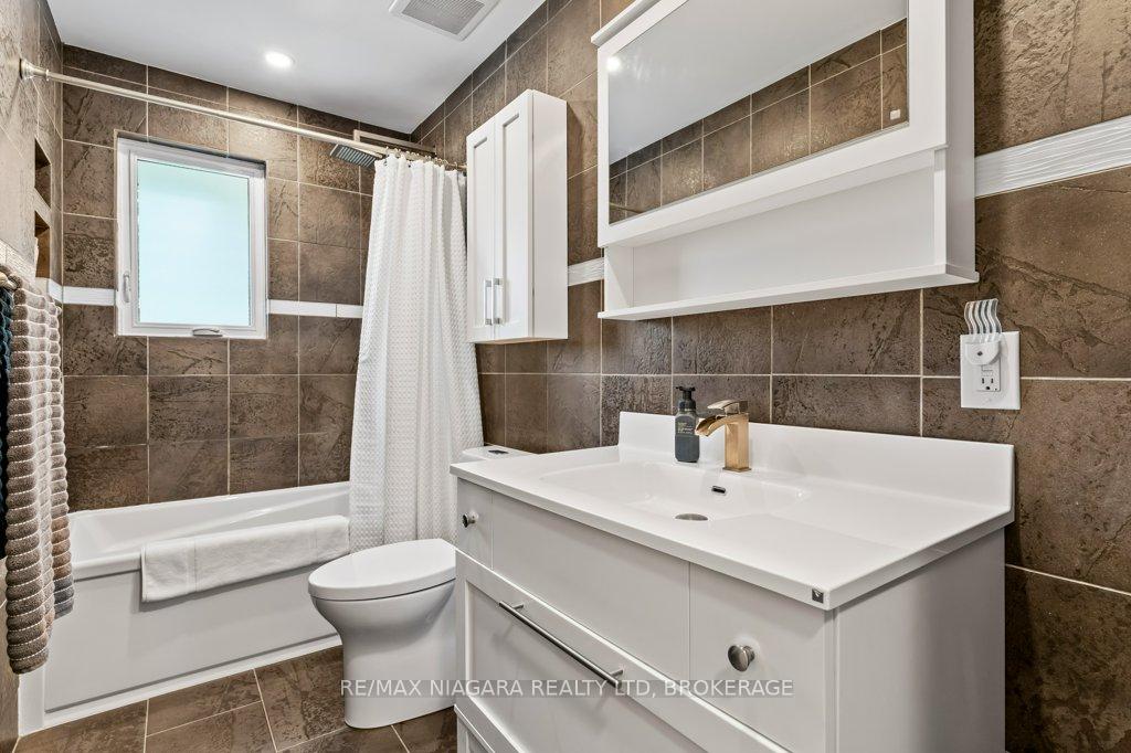 Photo 23 of 429 Grantham Avenue, St. Catharines, Vine/Linwell — HOMEH