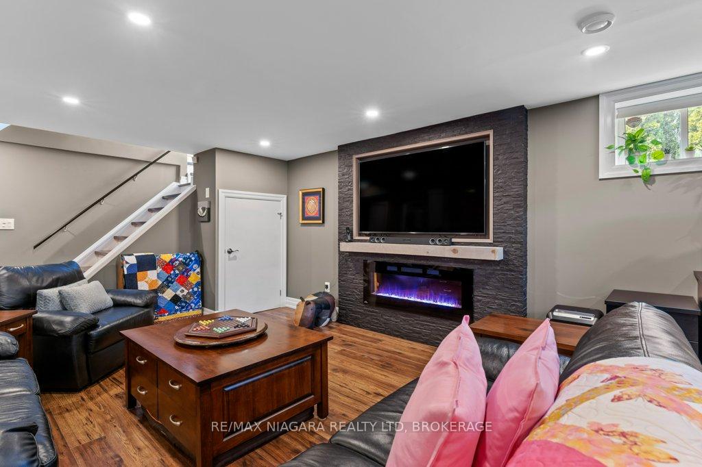 Photo 25 of 429 Grantham Avenue, St. Catharines, Vine/Linwell — HOMEH