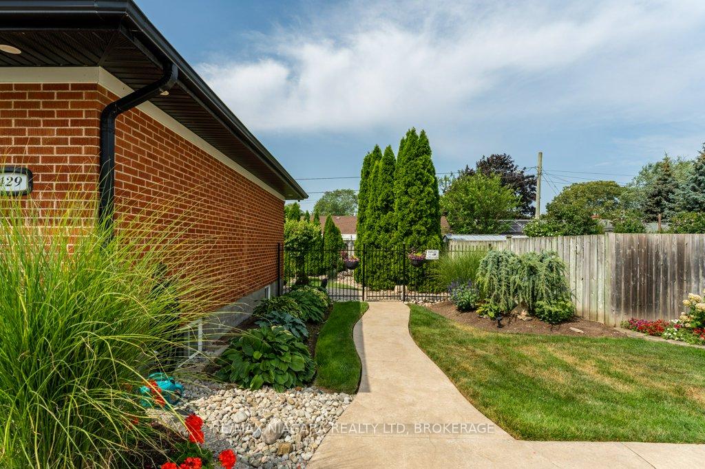 Photo 30 of 429 Grantham Avenue, St. Catharines, Vine/Linwell — HOMEH