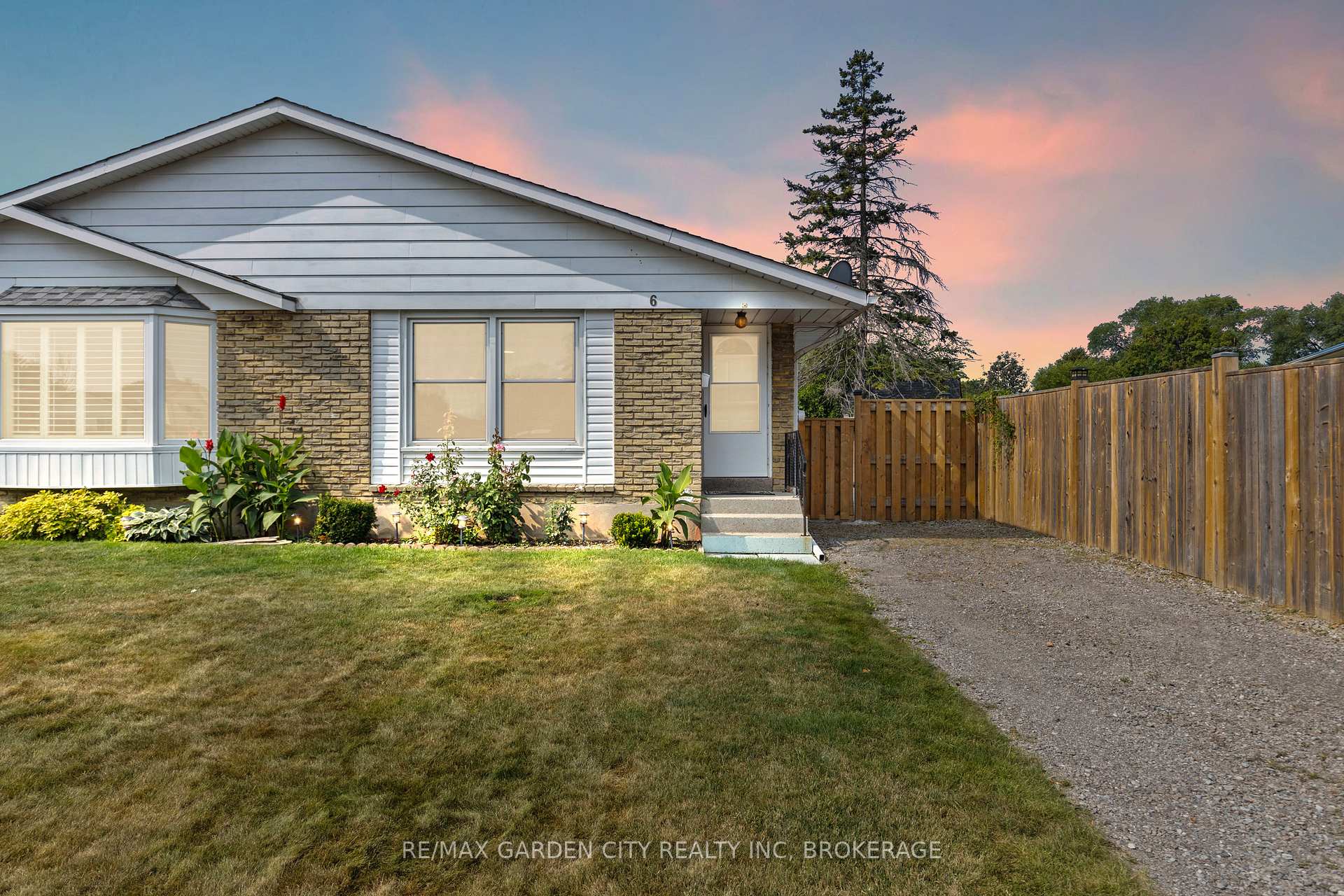 Photo 2 of 6 McCordick Drive, St. Catharines, Lakeport — HOMEH