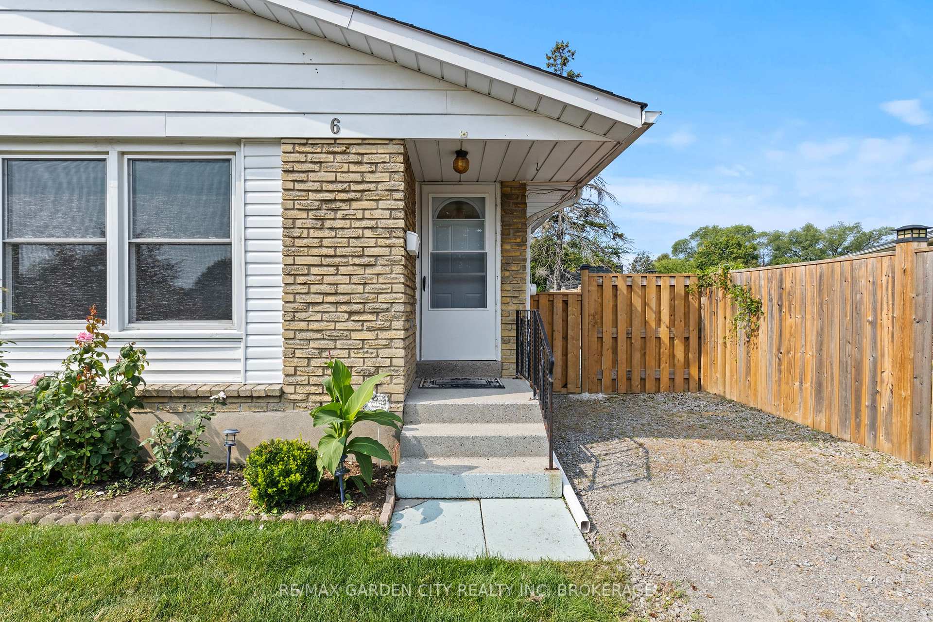 Photo 3 of 6 McCordick Drive, St. Catharines, Lakeport — HOMEH