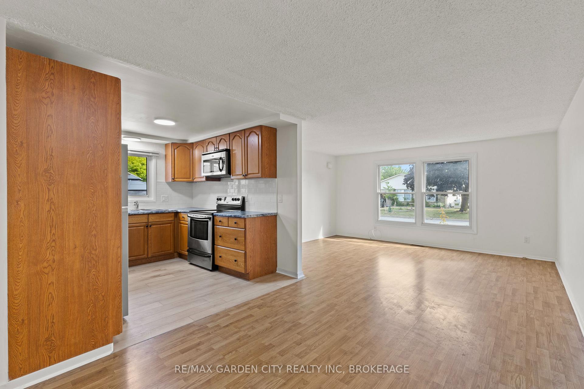 Photo 8 of 6 McCordick Drive, St. Catharines, Lakeport — HOMEH