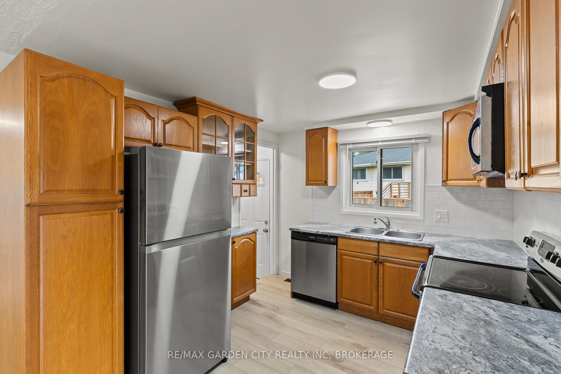 Photo 10 of 6 McCordick Drive, St. Catharines, Lakeport — HOMEH