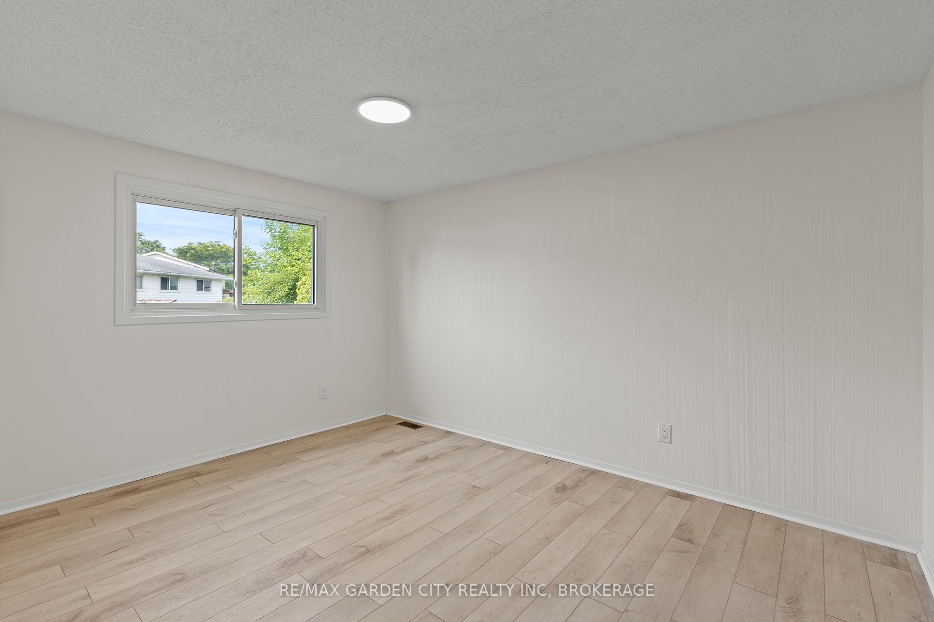 Photo 14 of 6 McCordick Drive, St. Catharines, Lakeport — HOMEH