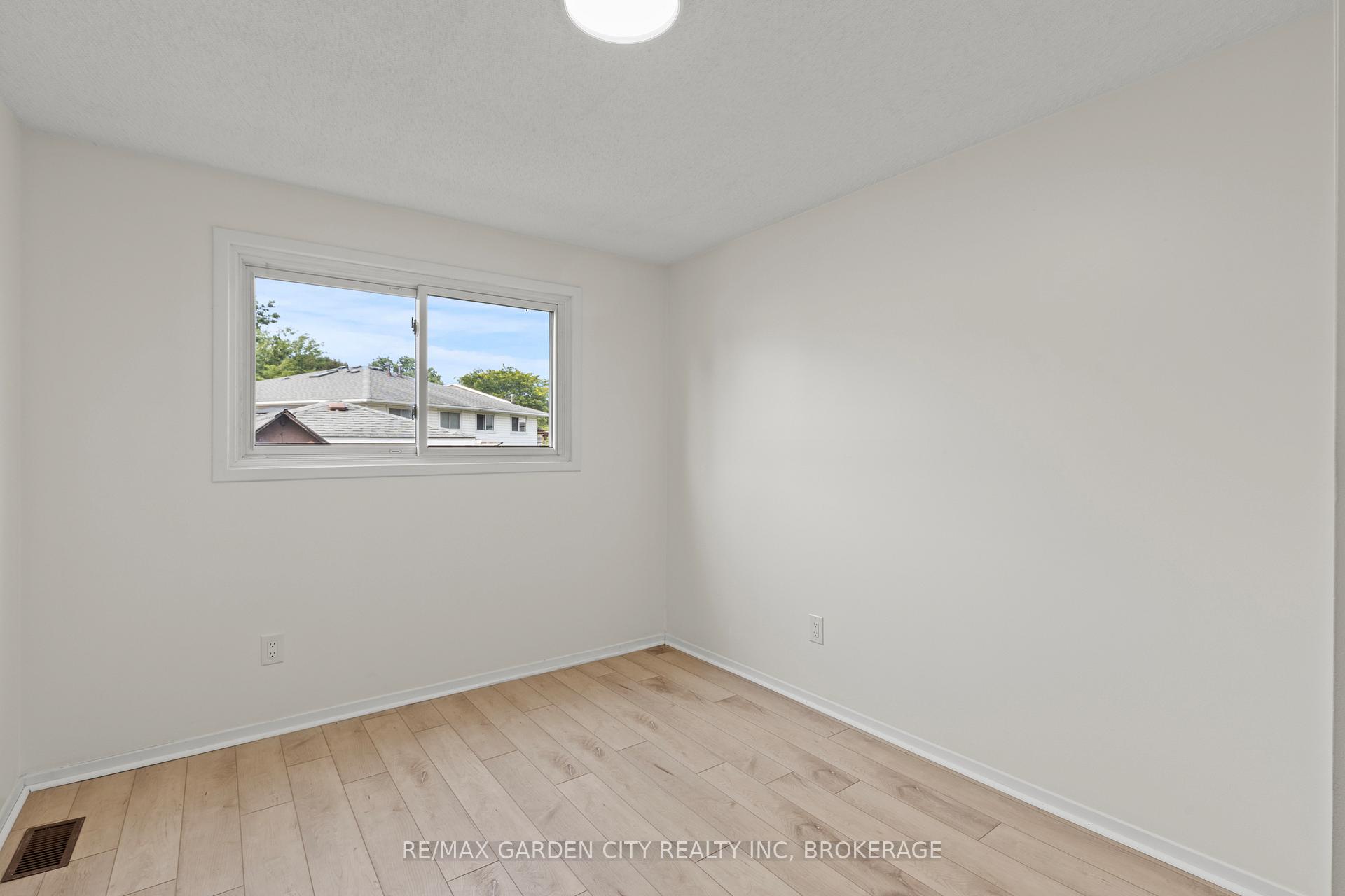 Photo 17 of 6 McCordick Drive, St. Catharines, Lakeport — HOMEH