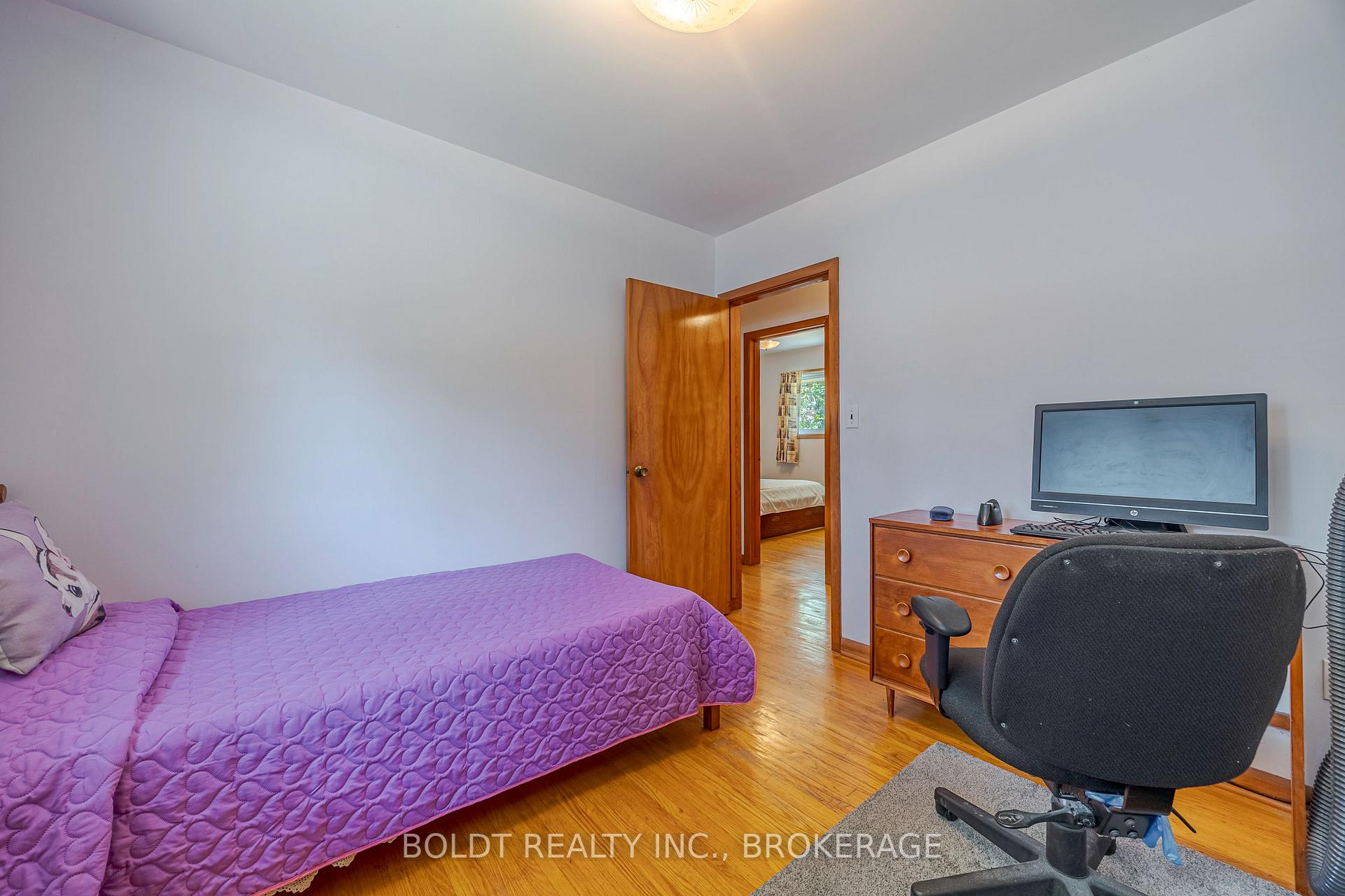 Photo 12 of 25 Lockview Crescent, St. Catharines, Bunting/Linwell — HOMEH