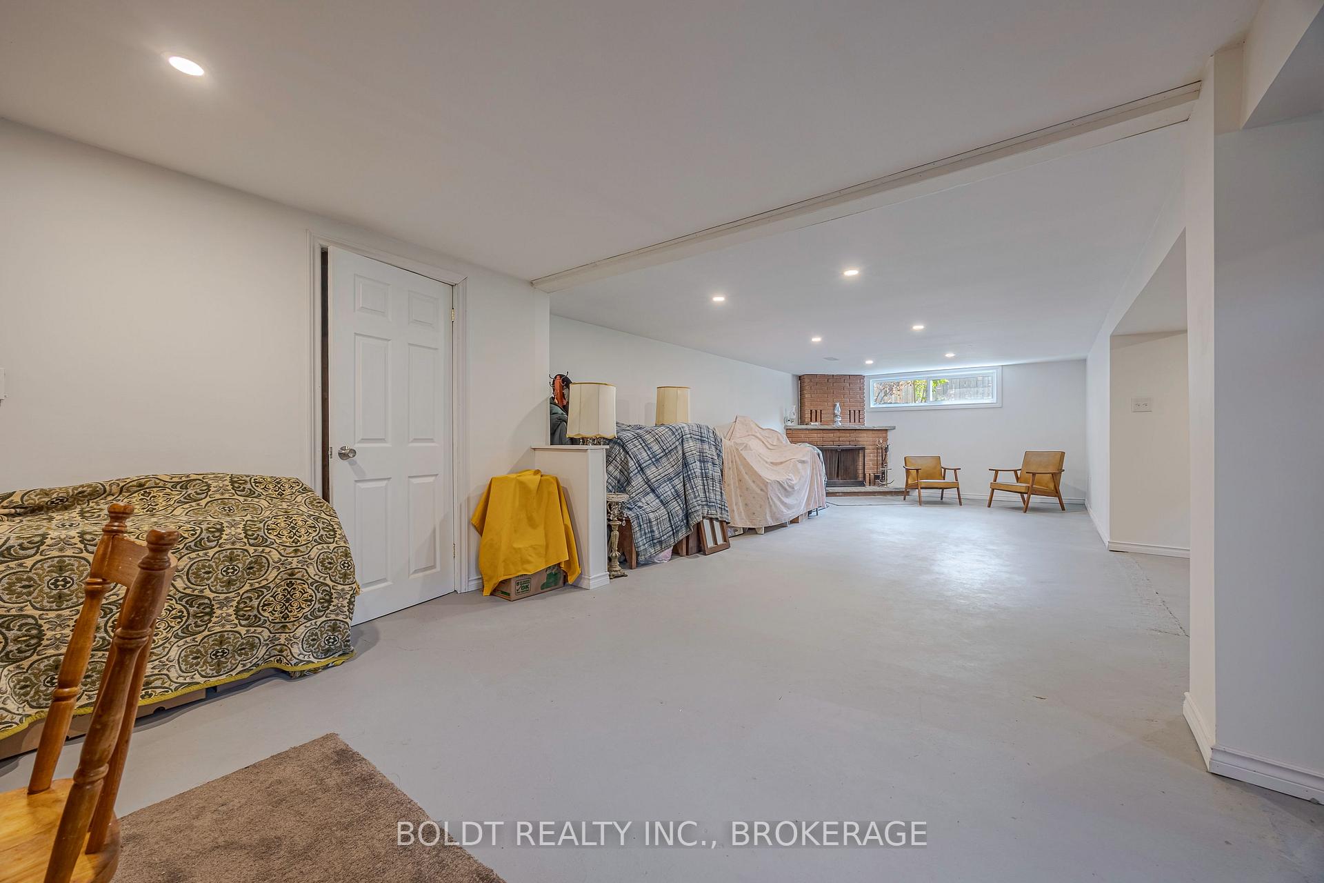 Photo 18 of 25 Lockview Crescent, St. Catharines, Bunting/Linwell — HOMEH