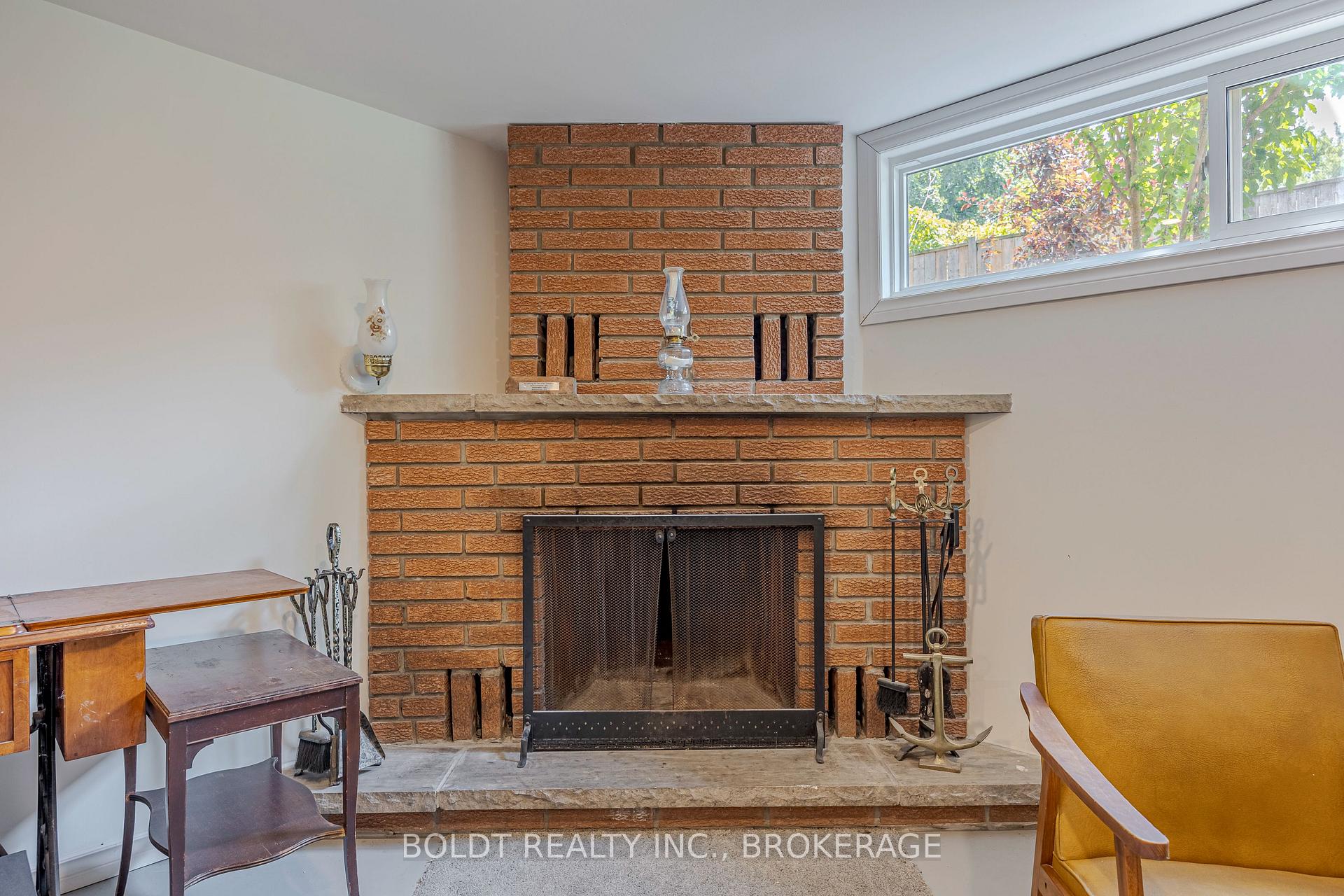 Photo 20 of 25 Lockview Crescent, St. Catharines, Bunting/Linwell — HOMEH