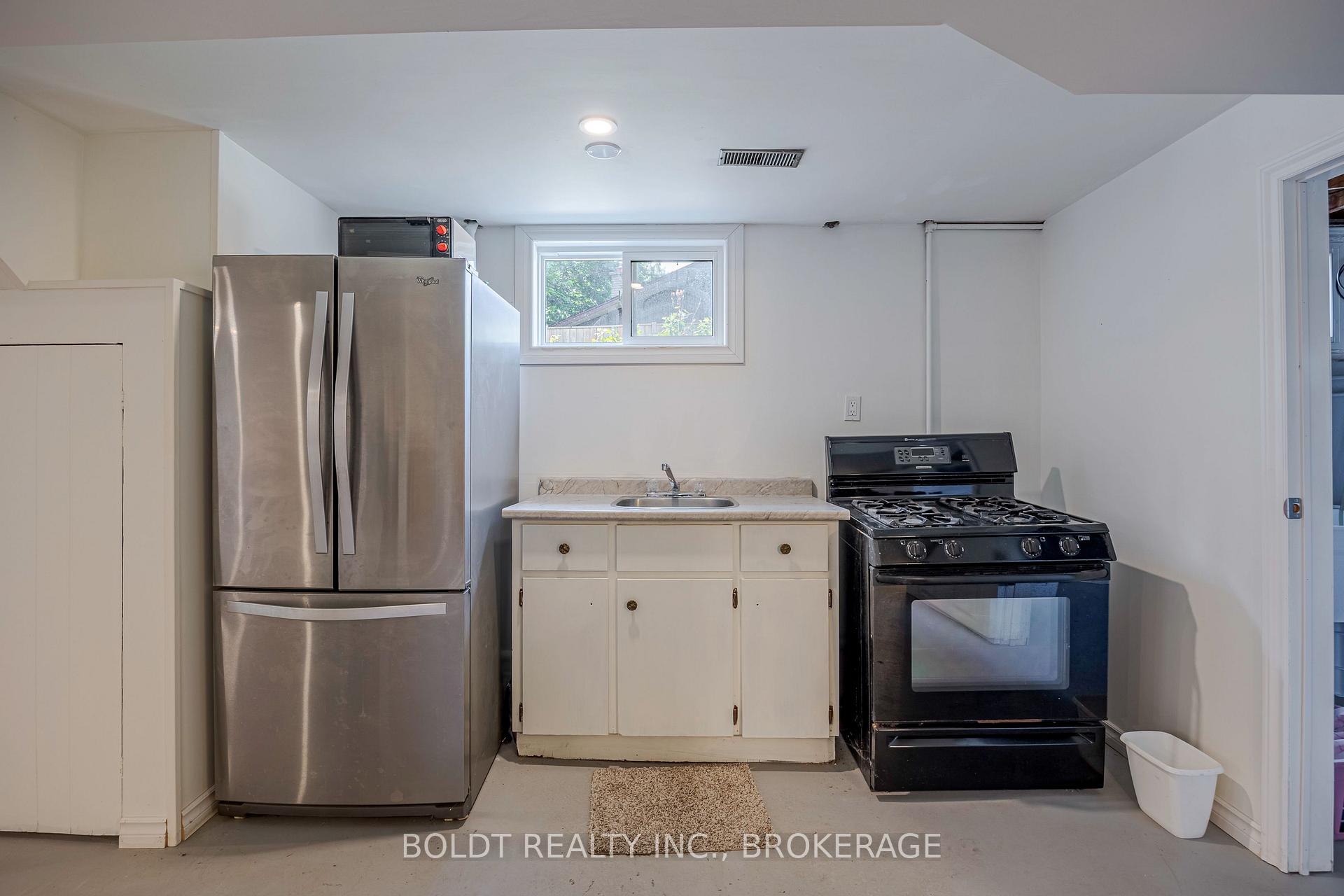 Photo 22 of 25 Lockview Crescent, St. Catharines, Bunting/Linwell — HOMEH
