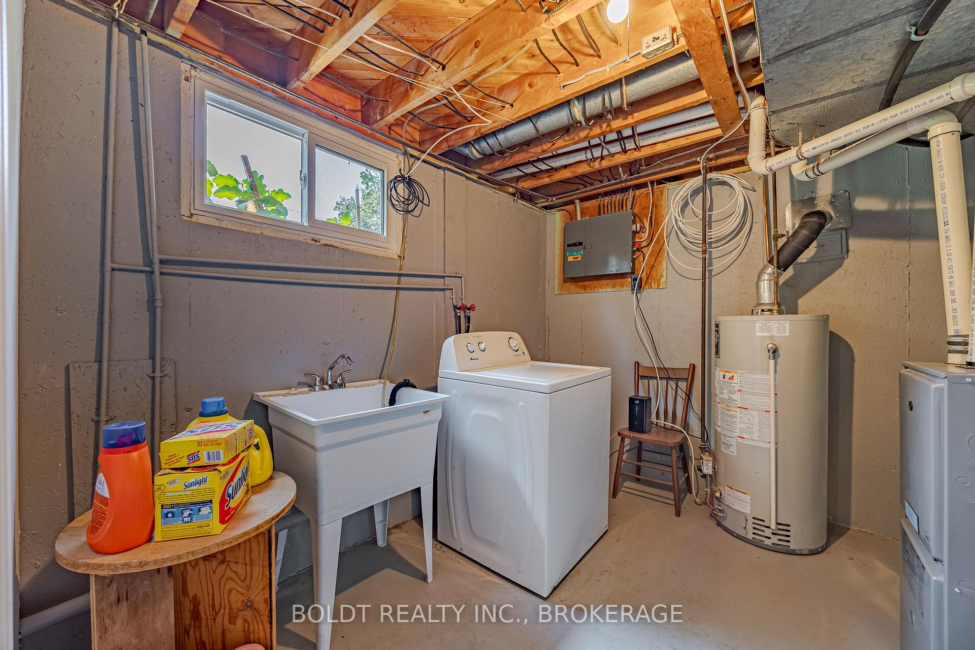 Photo 23 of 25 Lockview Crescent, St. Catharines, Bunting/Linwell — HOMEH