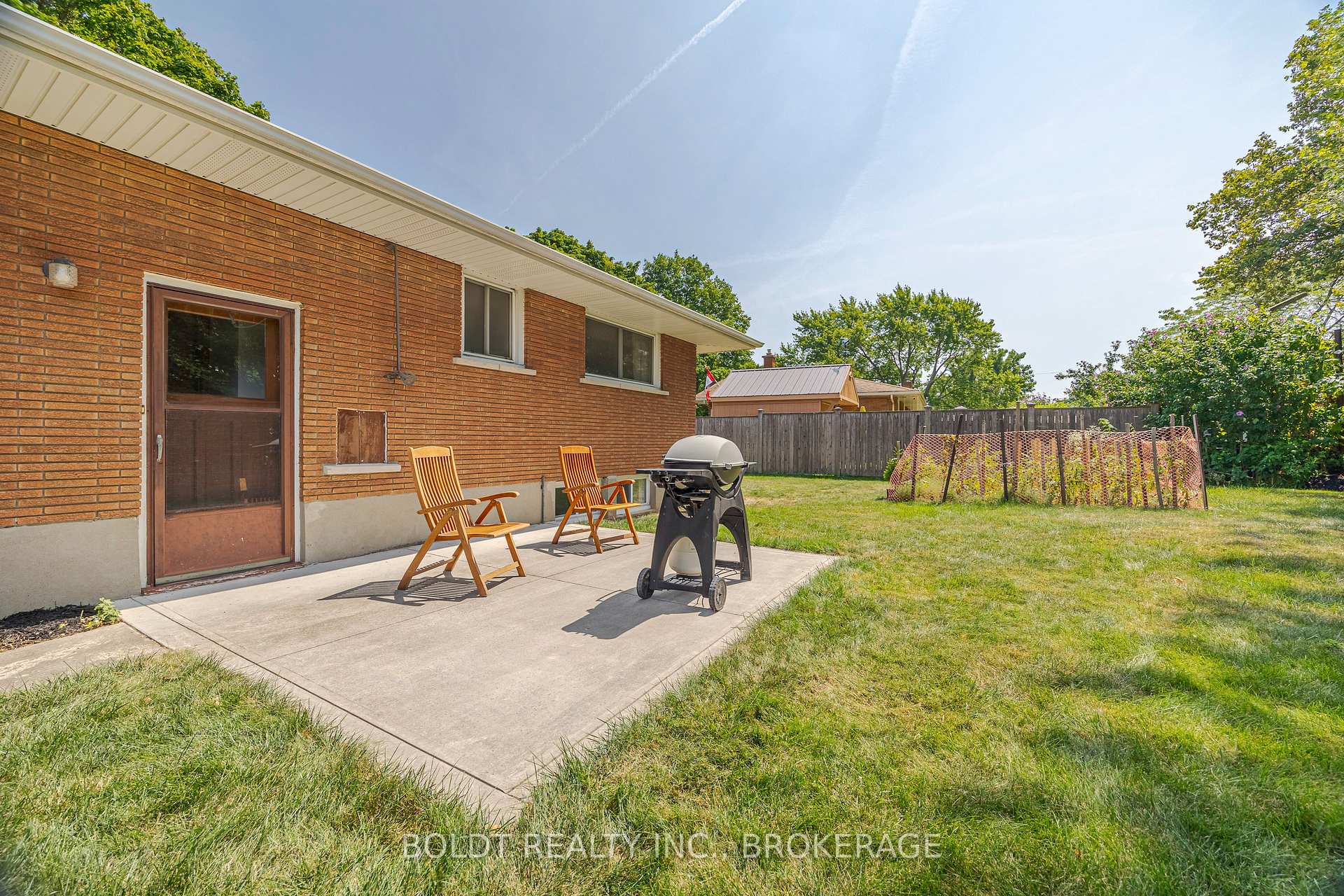 Photo 24 of 25 Lockview Crescent, St. Catharines, Bunting/Linwell — HOMEH