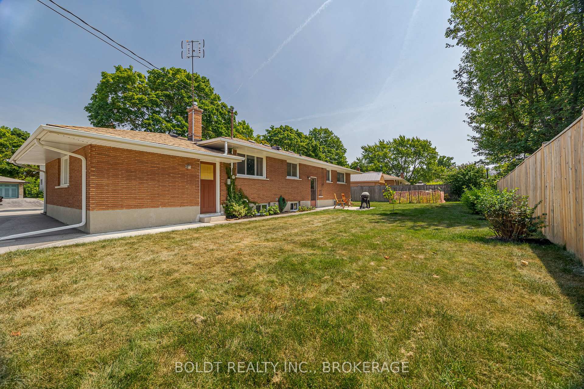 Photo 25 of 25 Lockview Crescent, St. Catharines, Bunting/Linwell — HOMEH