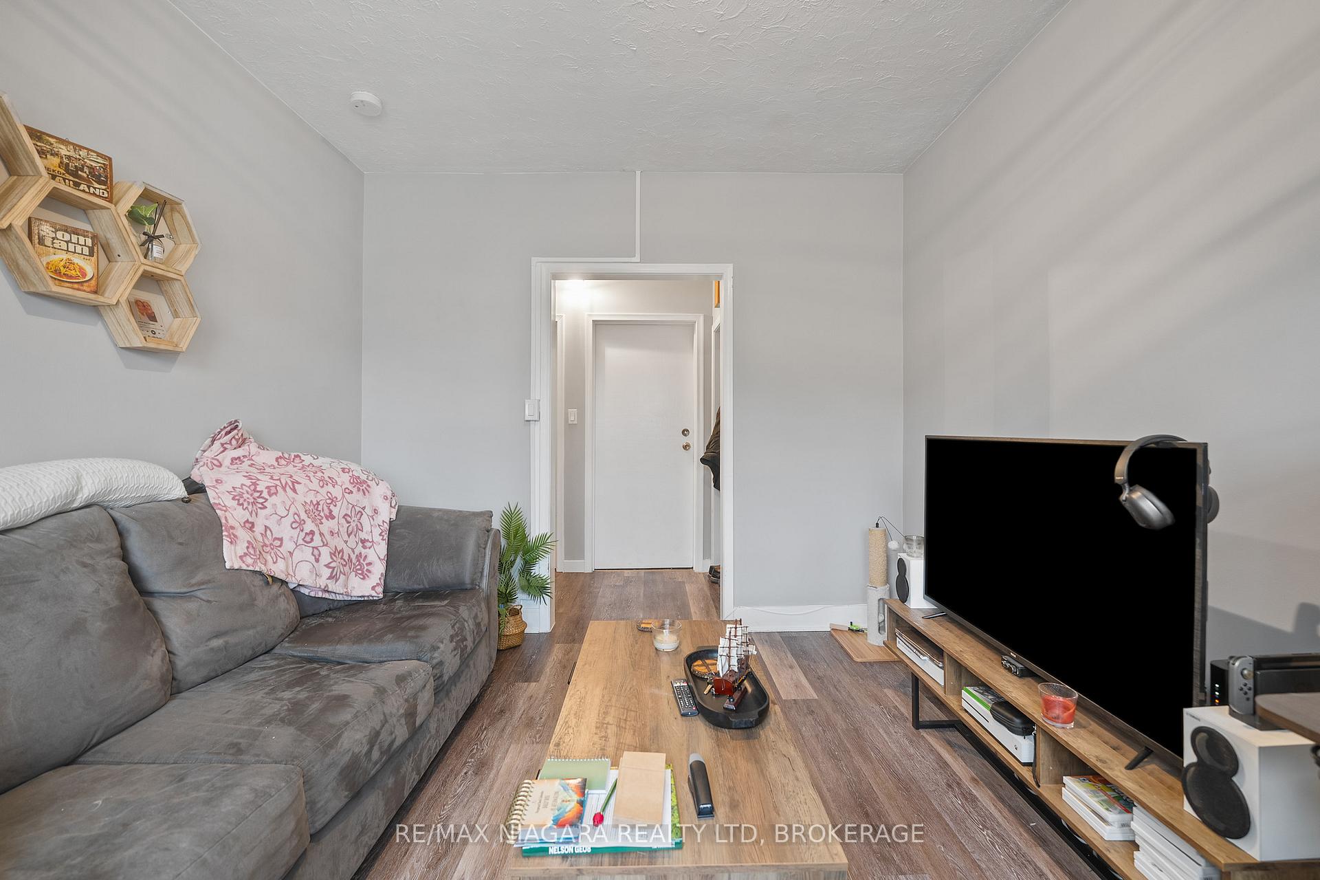 Photo 6 of Unit Main, 35 1/2 Cherry Street, St. Catharines, Downtown — HOMEH