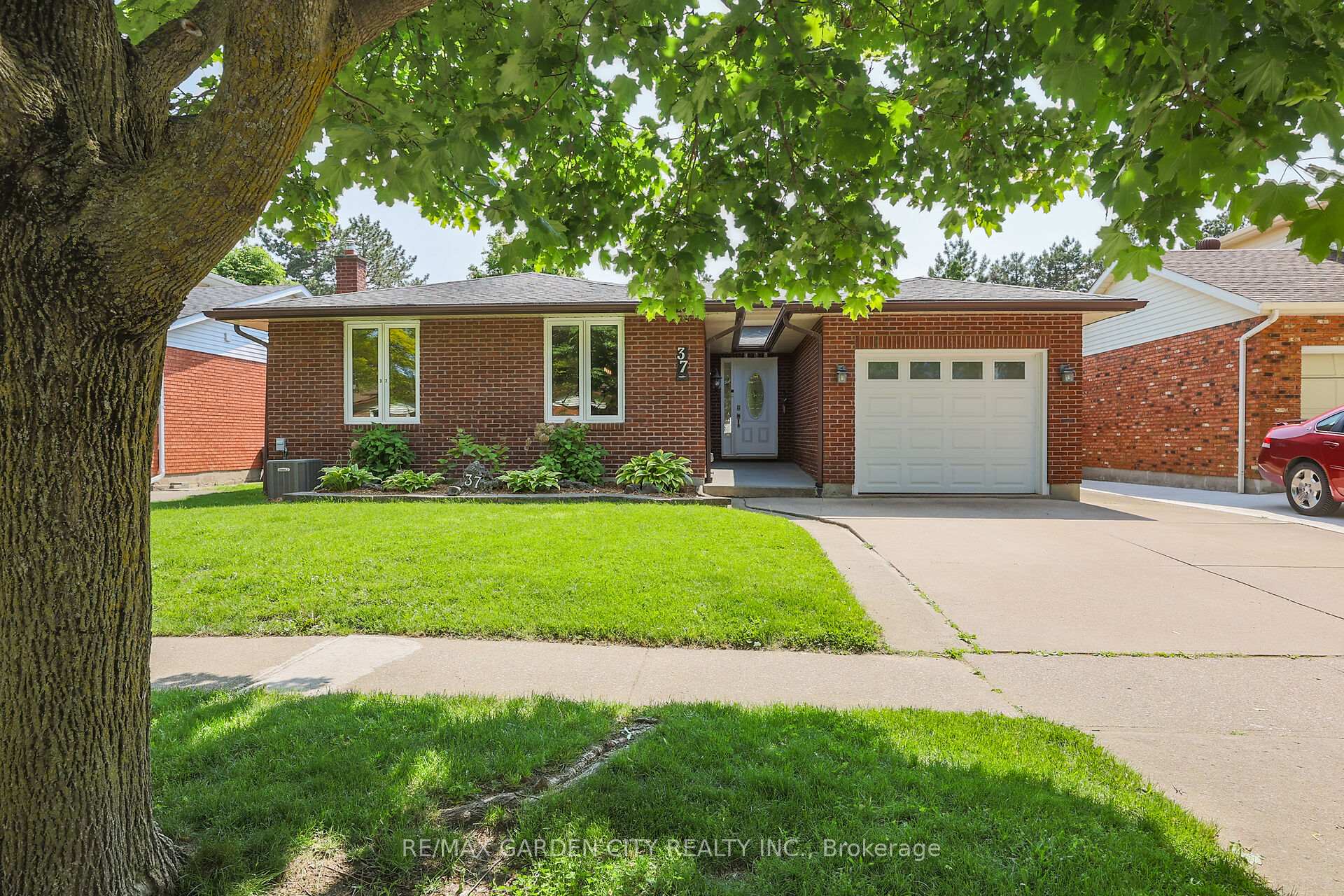 Photo 1 of 37 The Meadows Street, St. Catharines, Lakeport — HOMEH