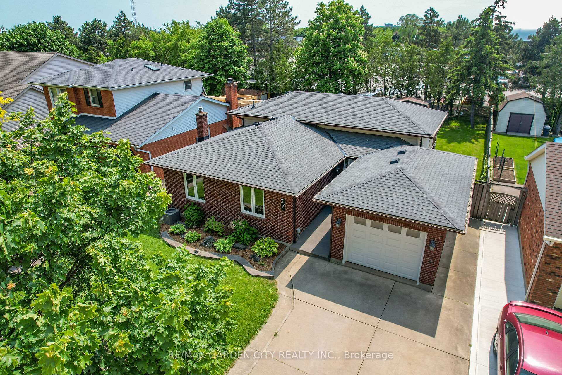 Photo 3 of 37 The Meadows Street, St. Catharines, Lakeport — HOMEH