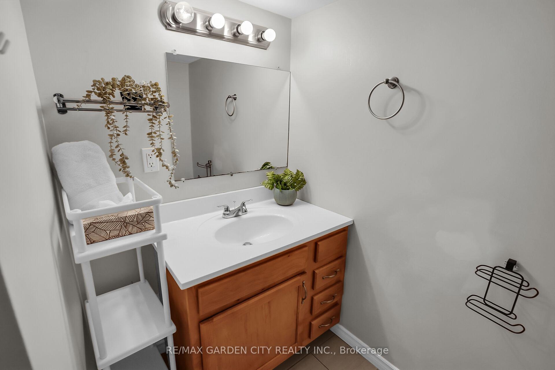 Photo 28 of 37 The Meadows Street, St. Catharines, Lakeport — HOMEH