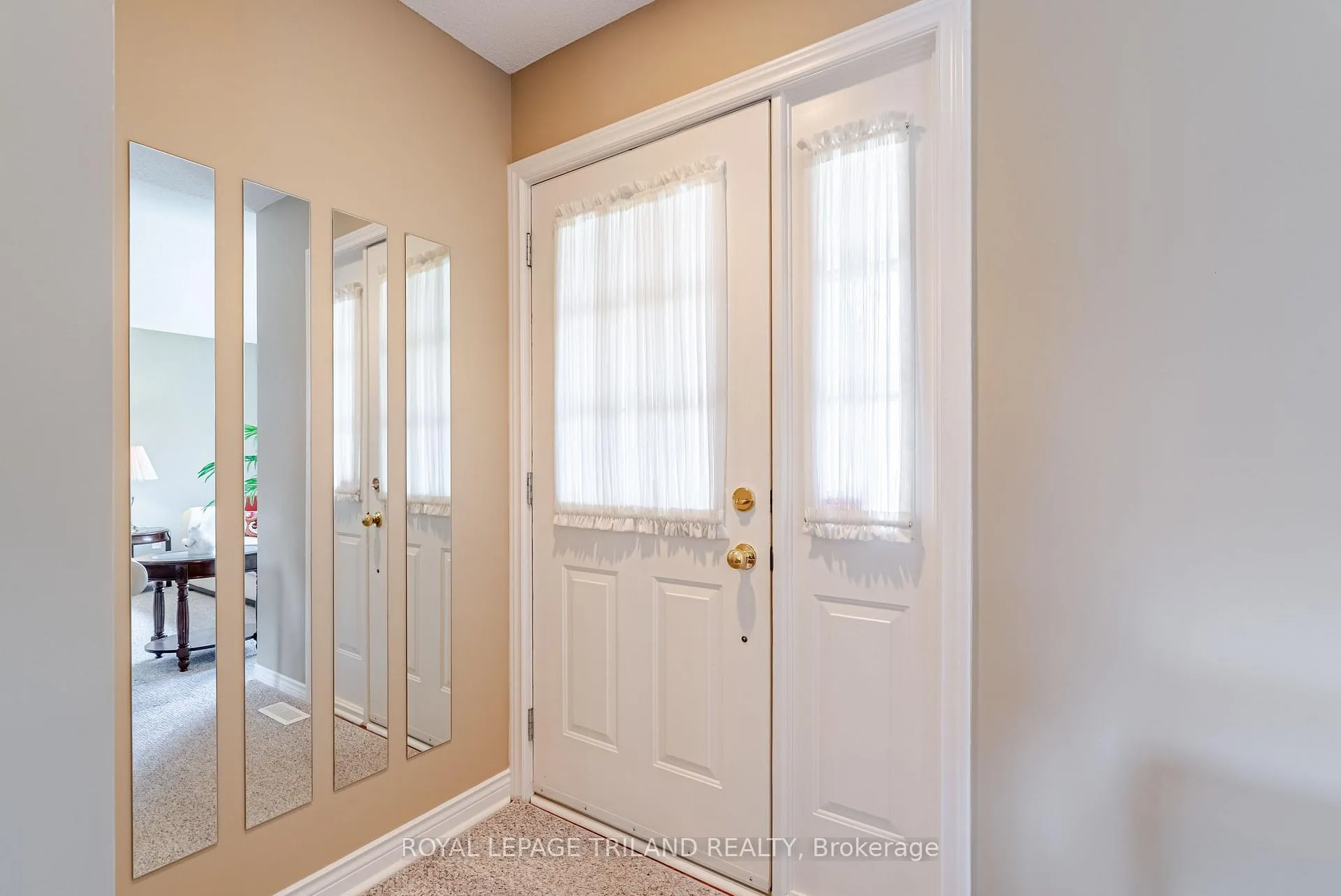 Photo 4 of 67 Donker Drive, St. Thomas — HOMEH