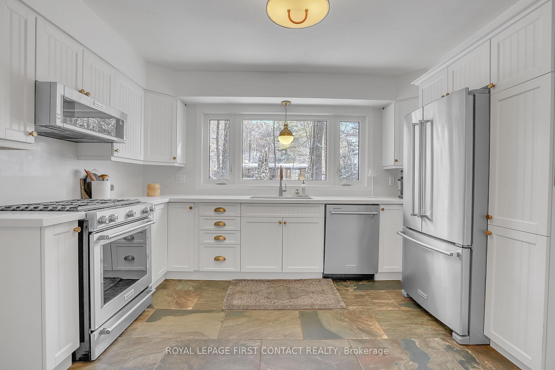 Photo 8 of 11 Vernar Drive, Springwater, Midhurst — HOMEH