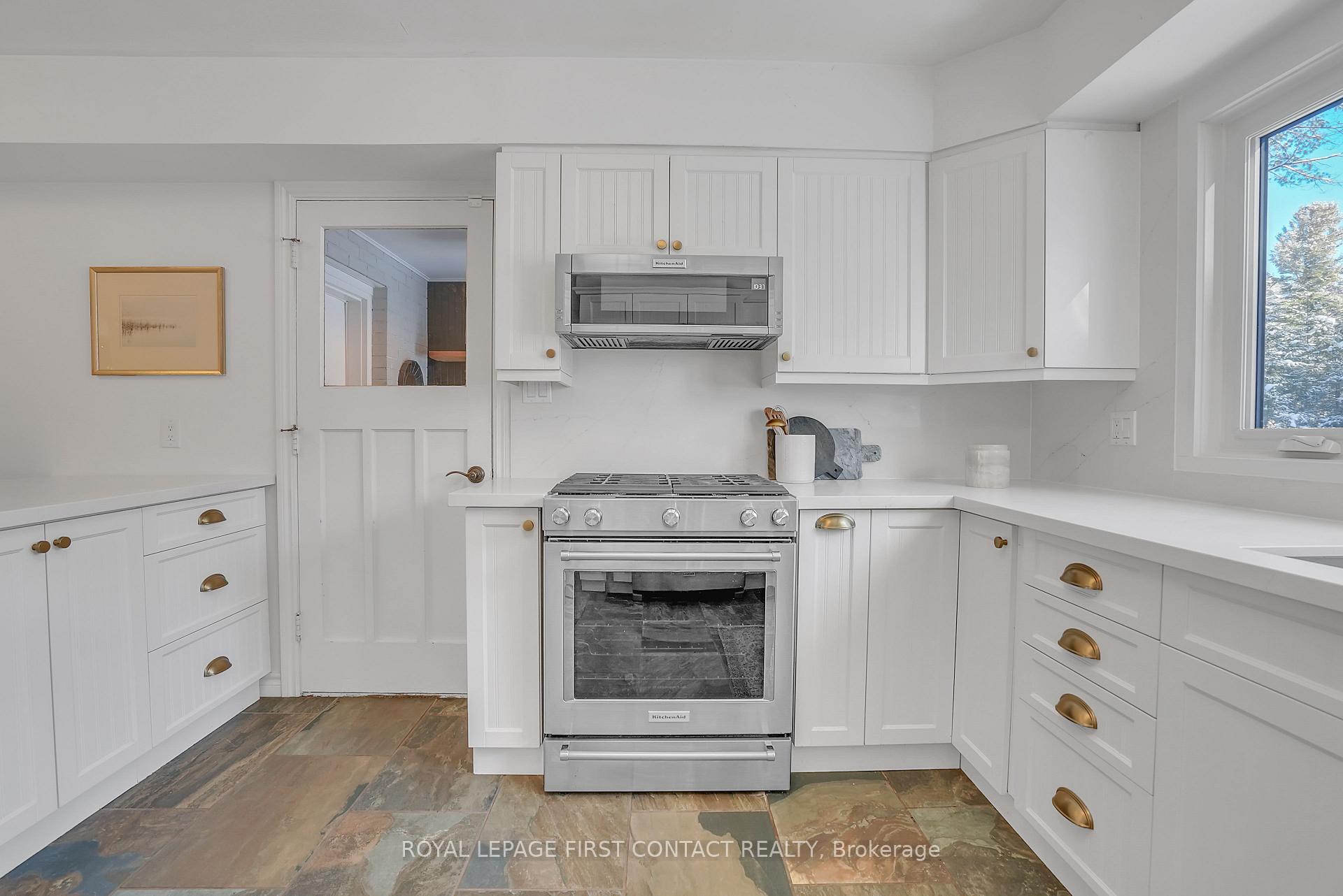 Photo 9 of 11 Vernar Drive, Springwater, Midhurst — HOMEH