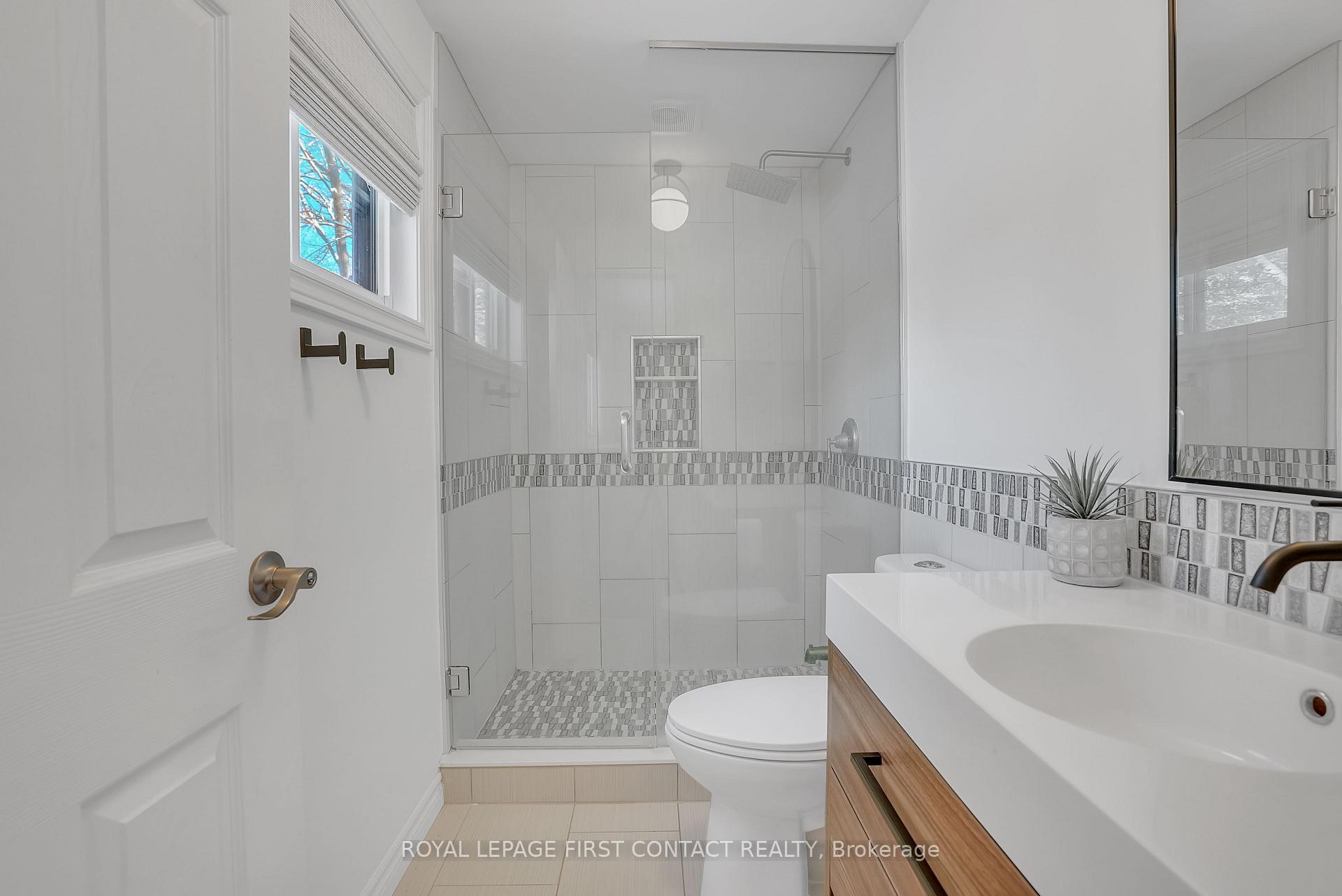 Photo 17 of 11 Vernar Drive, Springwater, Midhurst — HOMEH