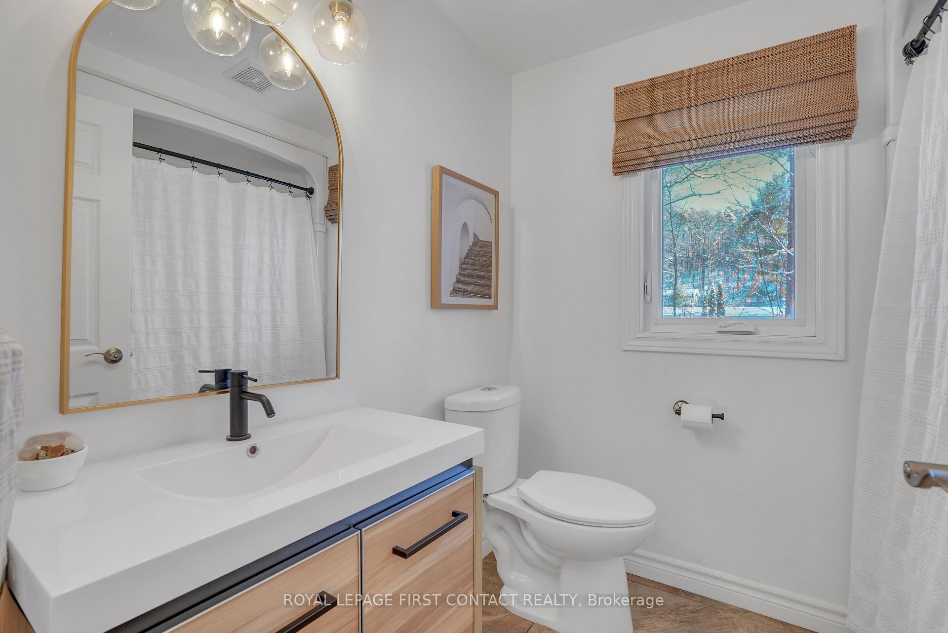 Photo 21 of 11 Vernar Drive, Springwater, Midhurst — HOMEH