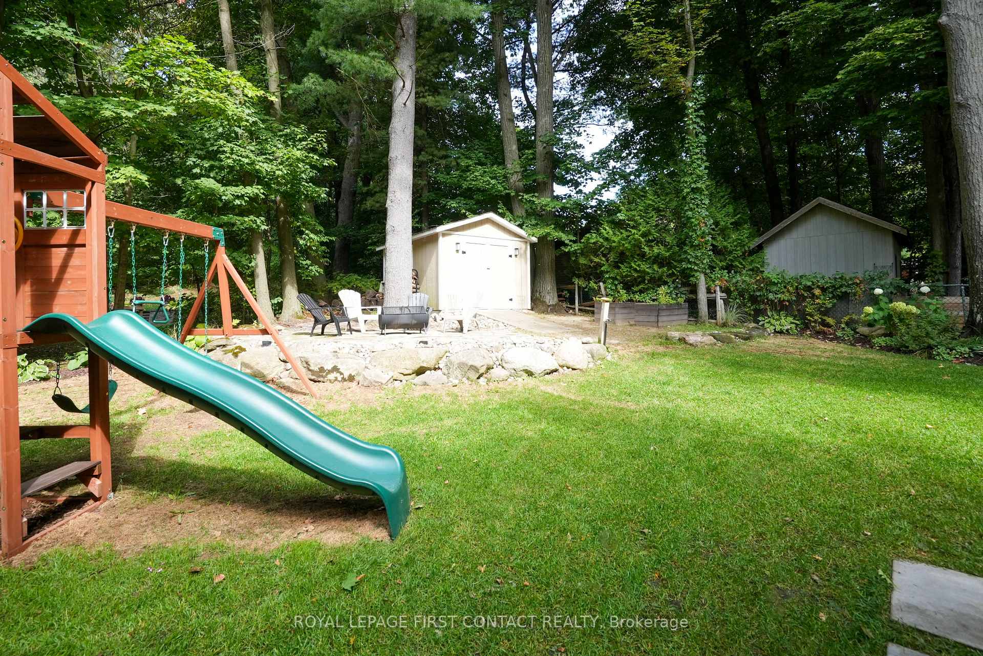 Photo 26 of 11 Vernar Drive, Springwater, Midhurst — HOMEH