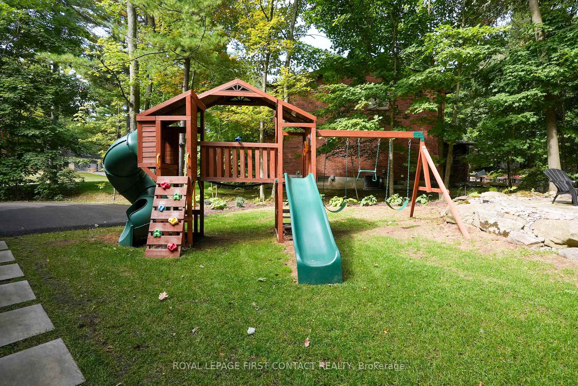 Photo 28 of 11 Vernar Drive, Springwater, Midhurst — HOMEH